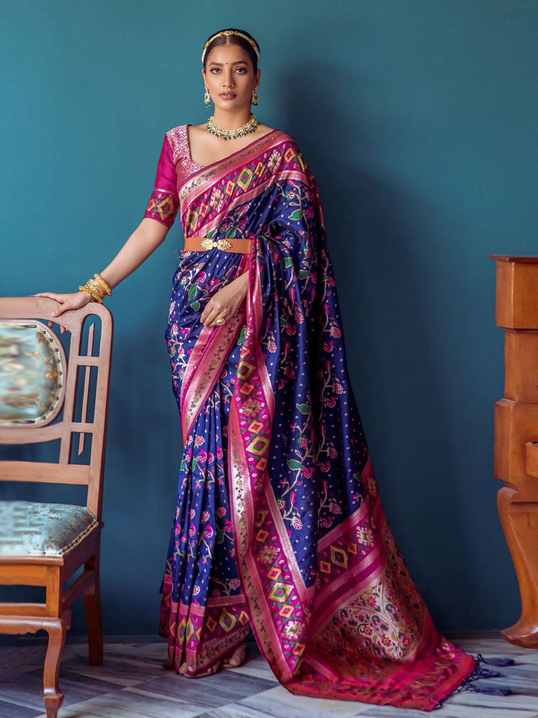 

Mitera Ethnic Motif Woven Design Zari Paithani Saree, Navy blue