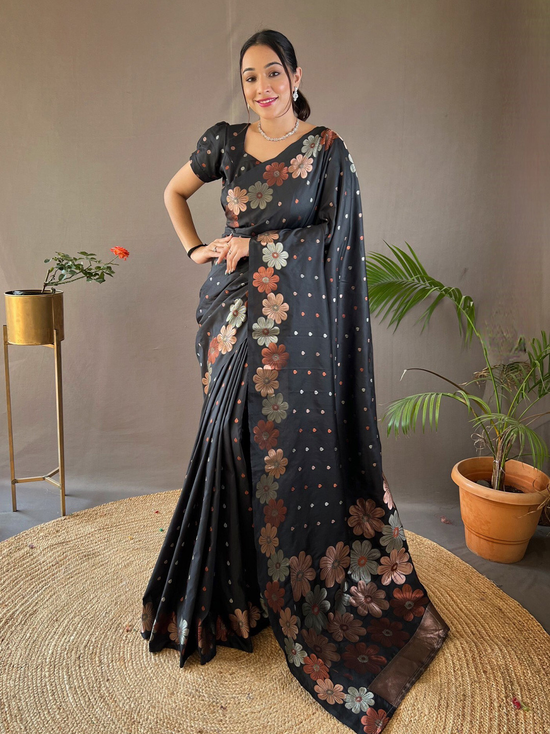 

LeeliPeeri Designer Floral Zari Saree, Black