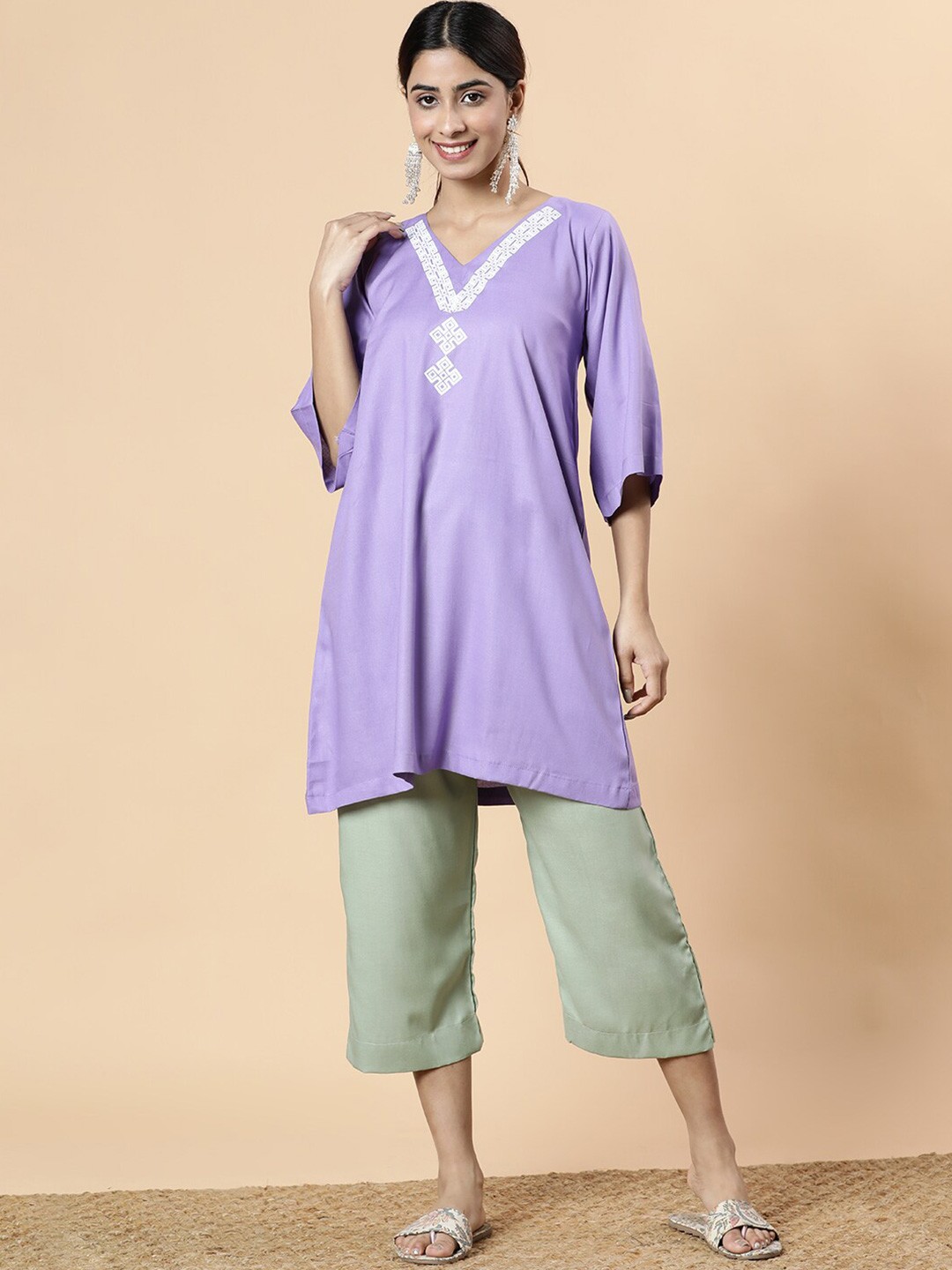 

LetsDressUp Ethnic Motif Printed V-Neck Kurti, Lavender