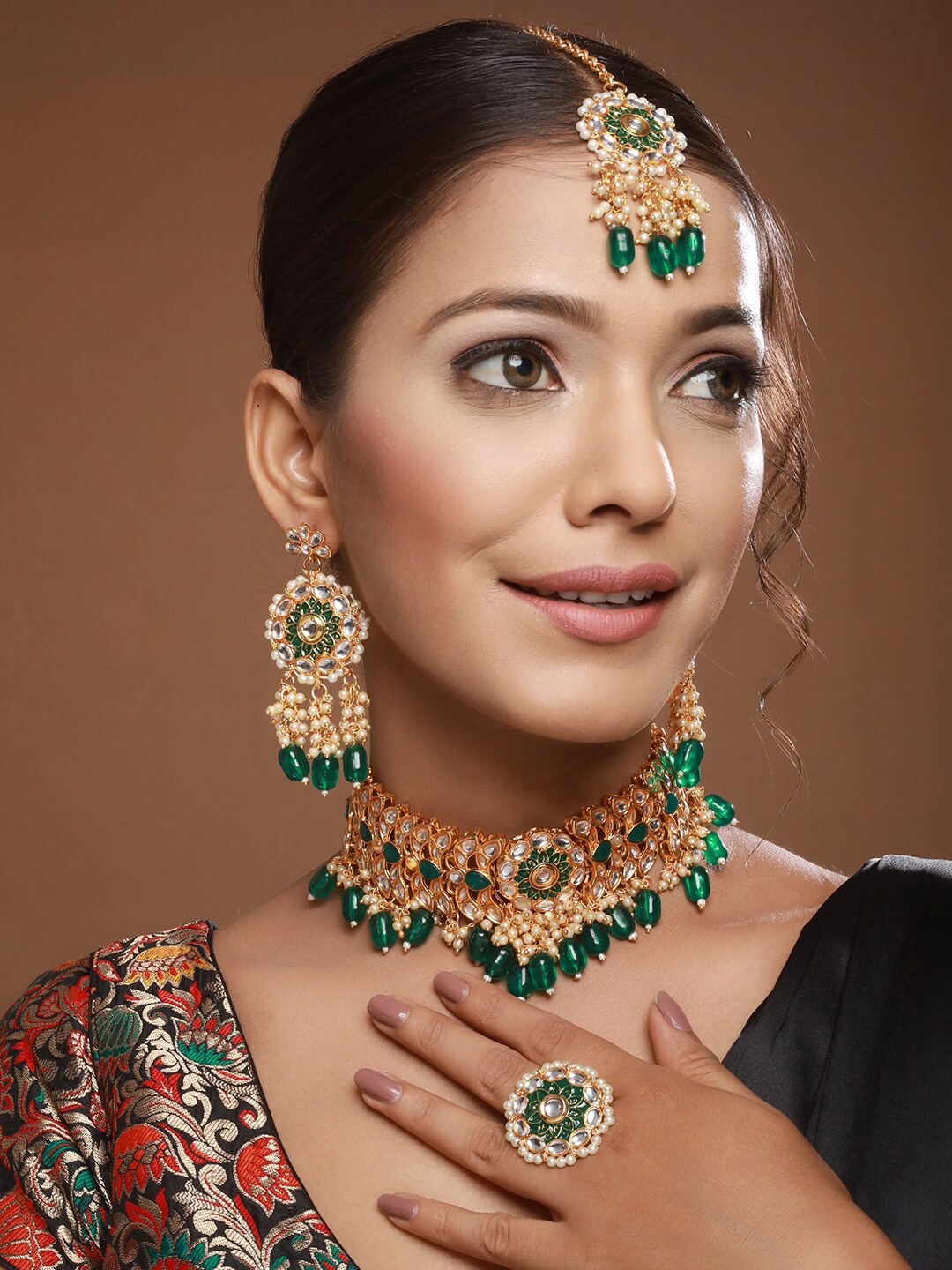 

Anouk Gold Plated Kundan Studded & Pearl Beaded Meenakari Jewellery Set