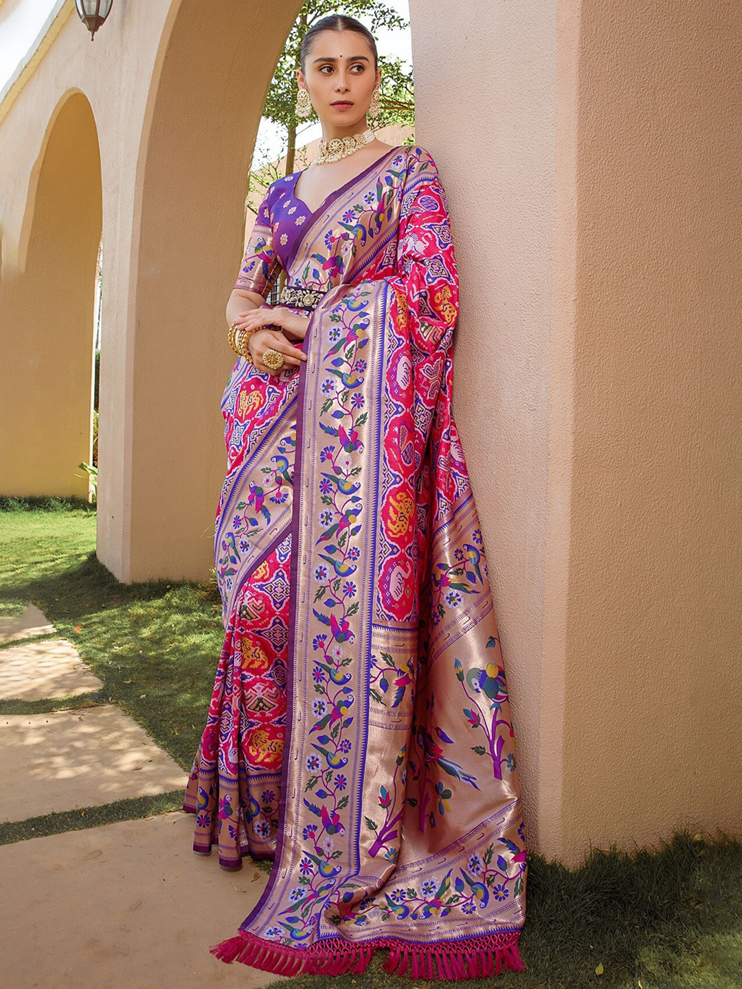 

Mitera Woven Design Zari Silk Blend Paithani Saree, Pink