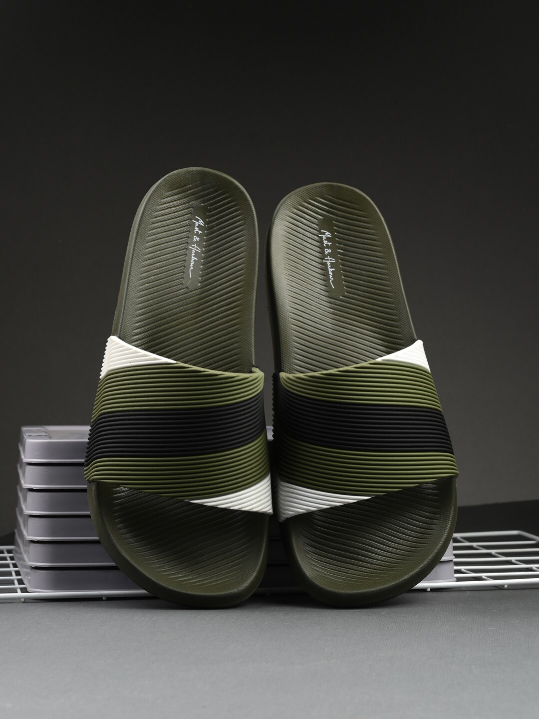 

Mast & Harbour Olive Men Striped Sliders