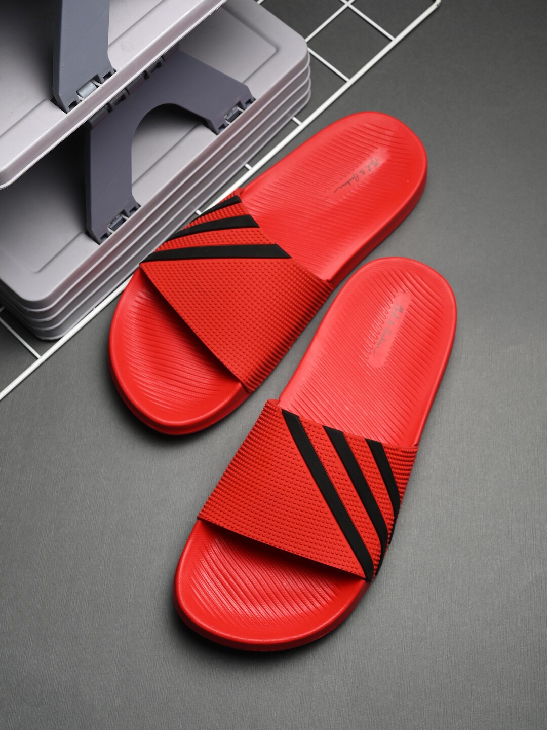 

Mast & Harbour Red Men Striped Sliders