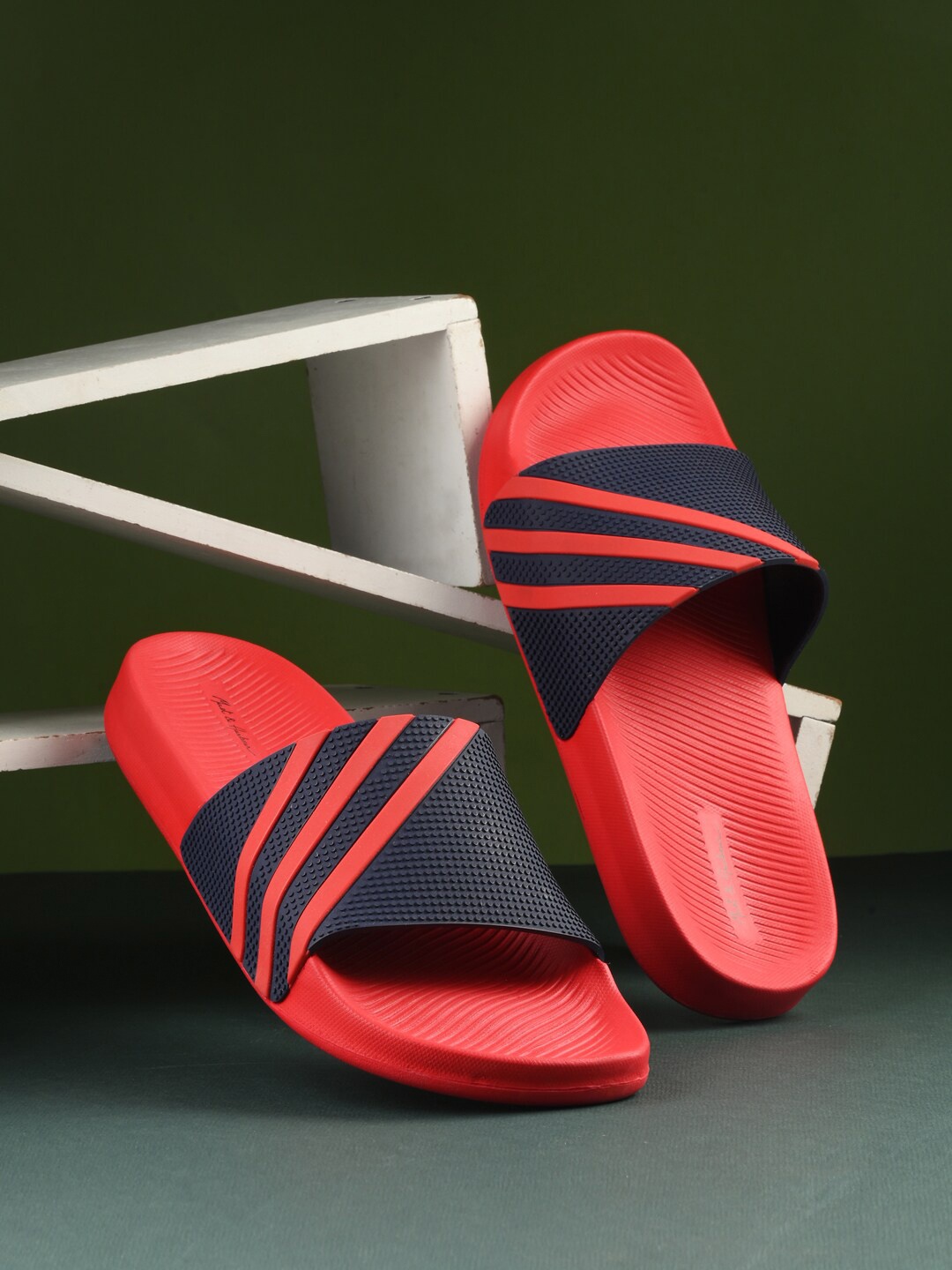 

Mast & Harbour Red Men Textured Sliders