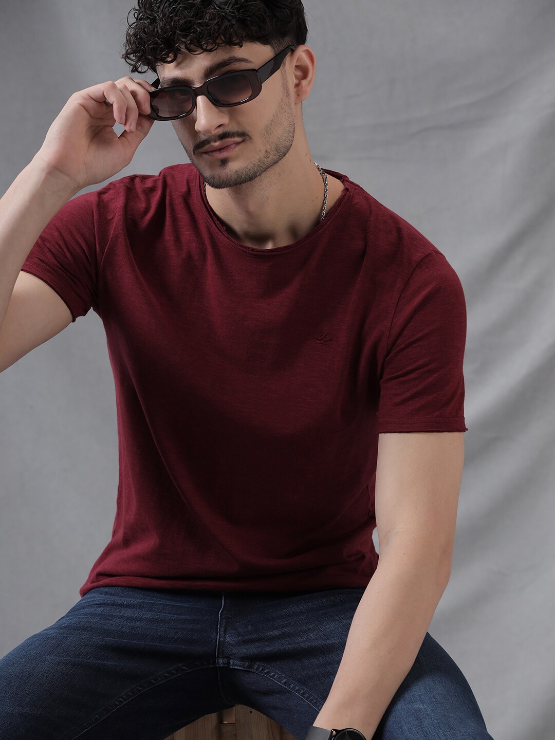 

WROGN Round Neck Slim Fit T-shirt, Maroon
