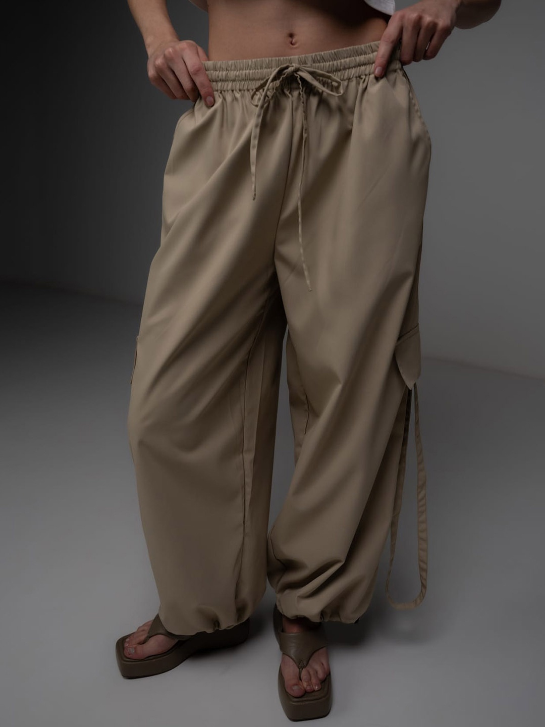 

SOTBELLA Women Loose Fit High Rise Cargos Trousers, Beige