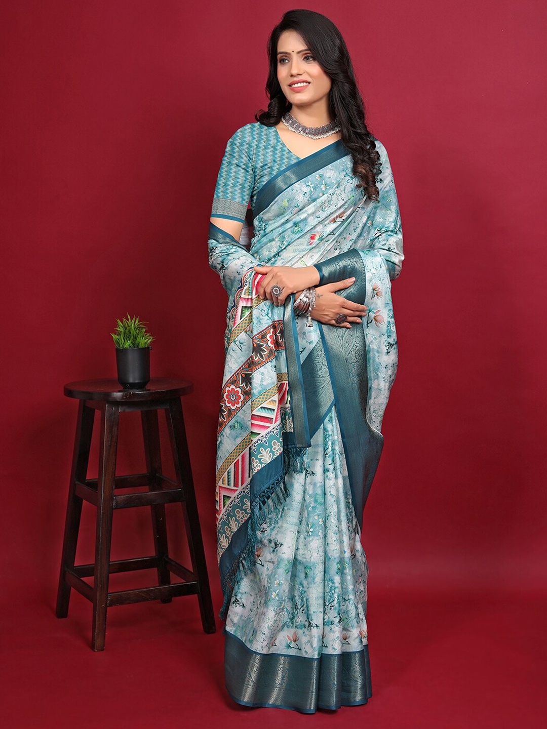 

Pionex Abstract Printed Zari Linen Blend Banarasi Saree, Teal