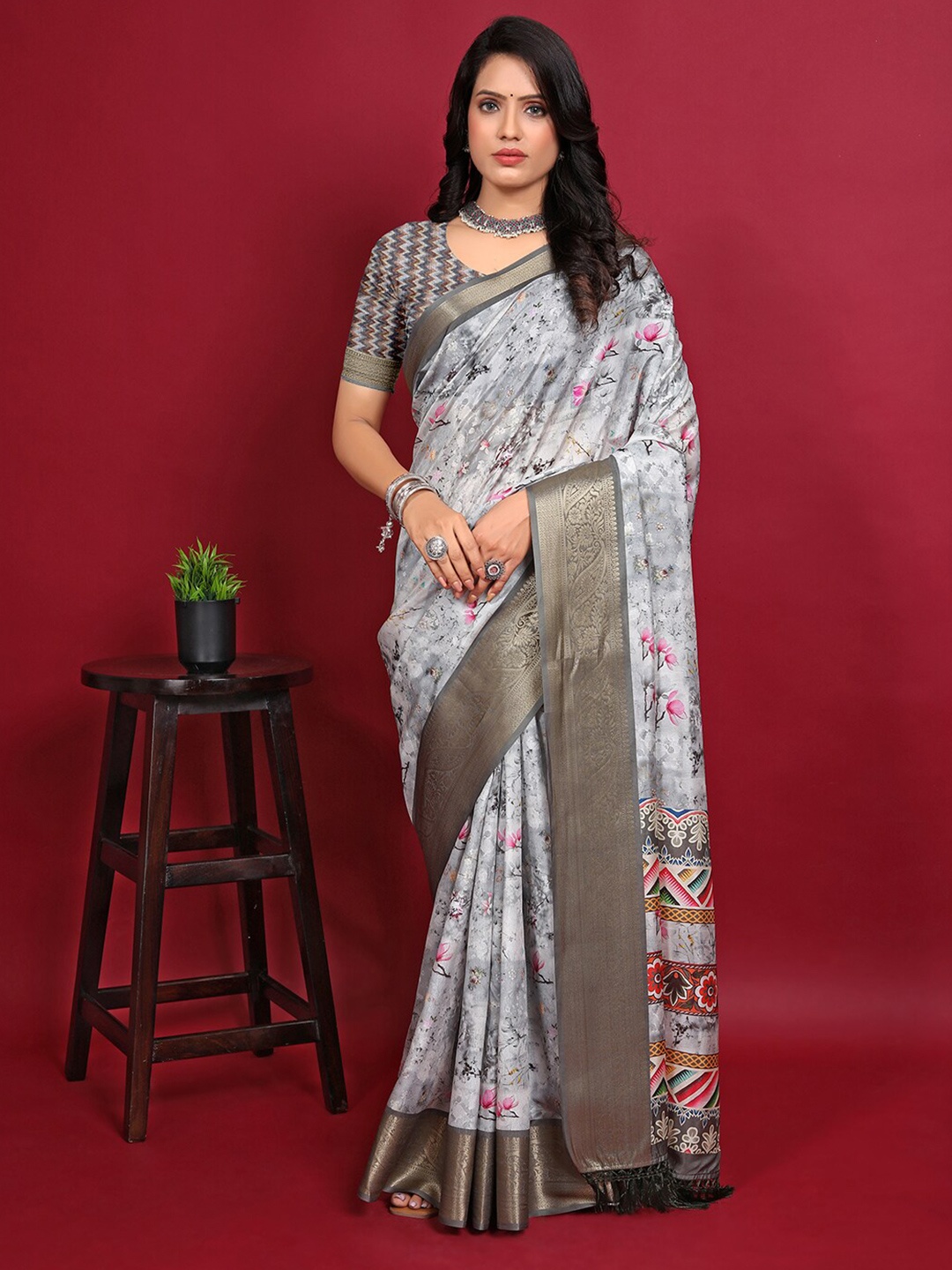 

Pionex Floral Printed Banarasi Ready to Wear Saree, Grey