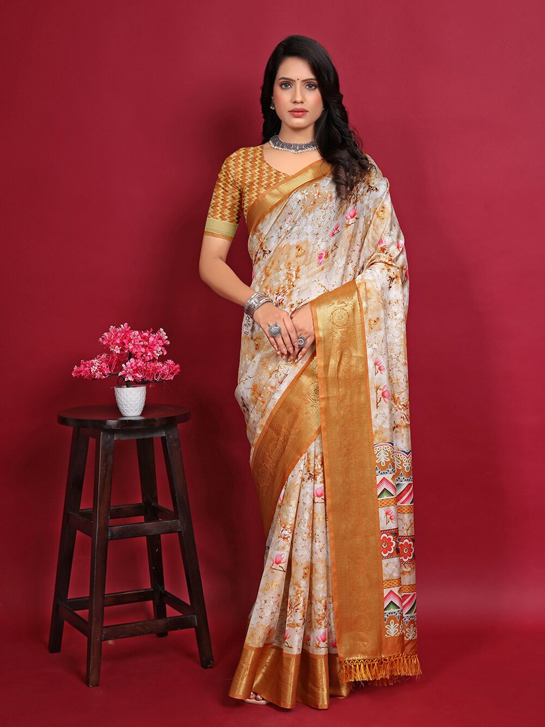 

Pionex Floral Printed Zari Banarasi Party Wear Saree, Gold