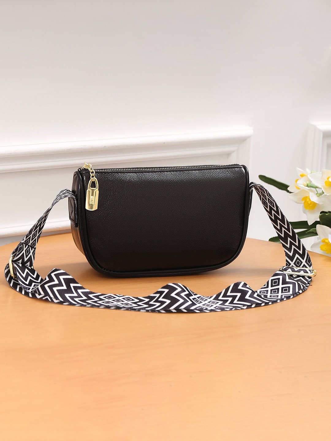 

Diva Dale Structured Shoulder Bag, Black