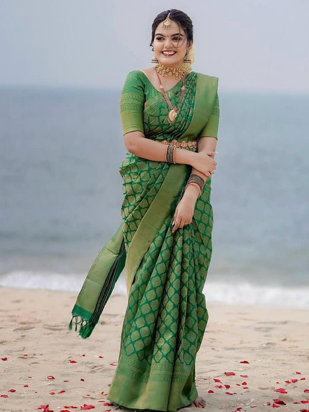 

MORLY Ethnic Motifs Woven Design Zari Kanjeevaram Saree, Green