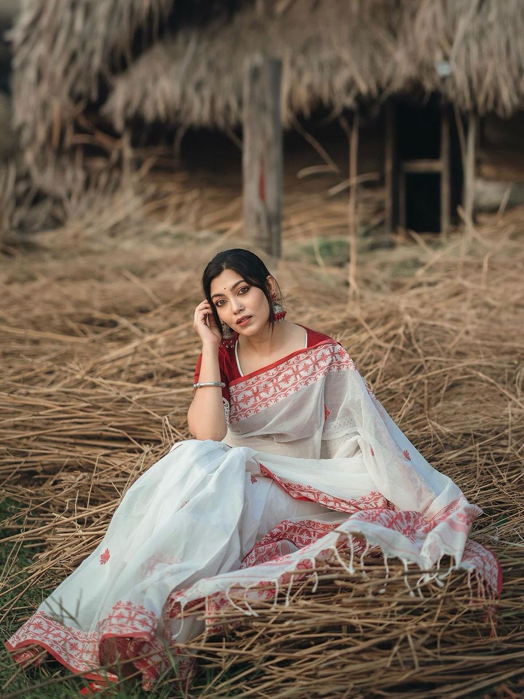 

MORLY Ethnic Woven Design Kanjeevaram Saree, White