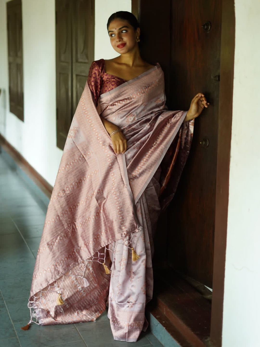 

MORLY Floral Woven Design Zari Kanjeevaram Saree, Cream