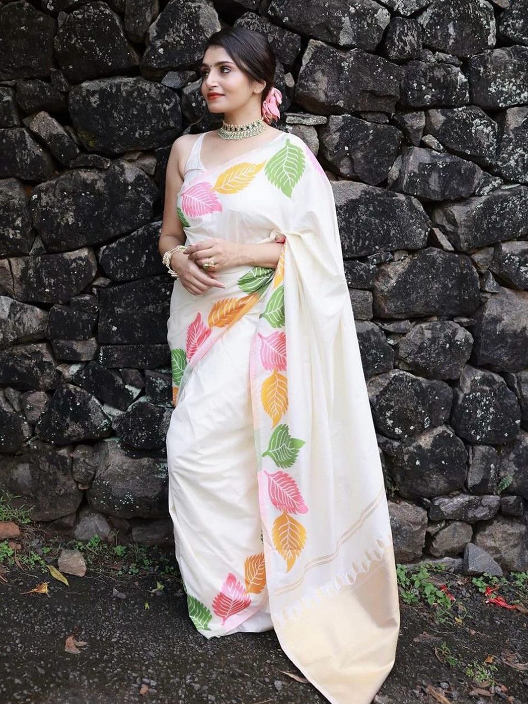 

MORLY Ethnic Motifs Woven Design Zari Kanjeevaram Saree, Cream