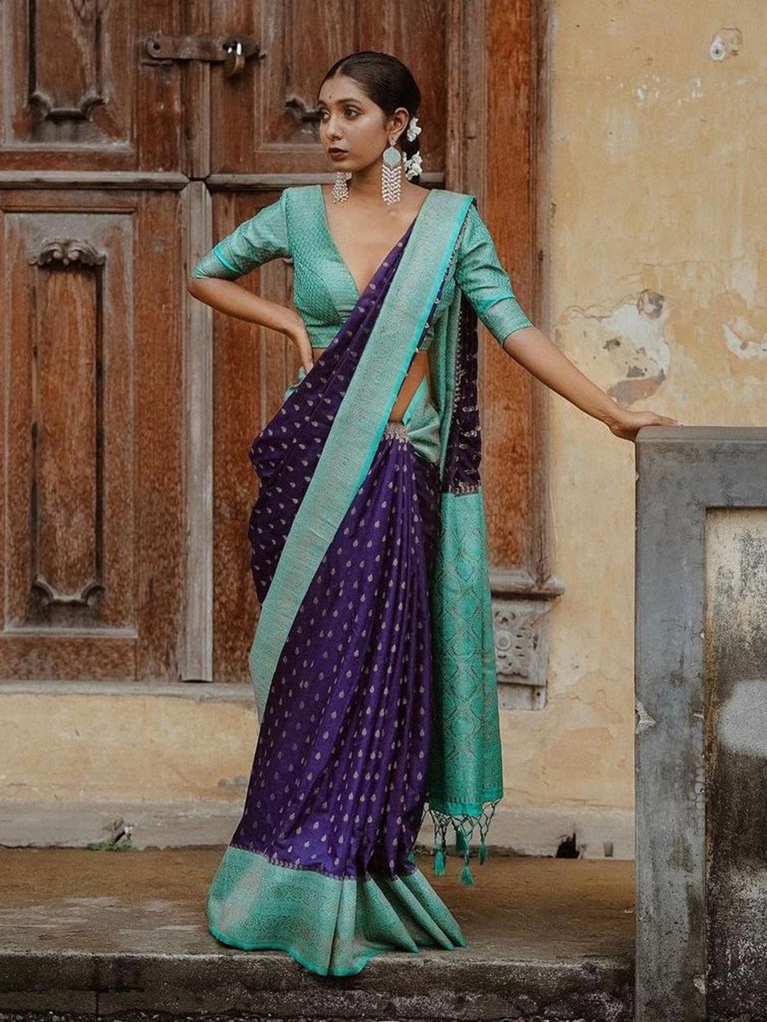 

MORLY Ethnic Motifs Woven Design Zari Kanjeevaram Saree, Navy blue