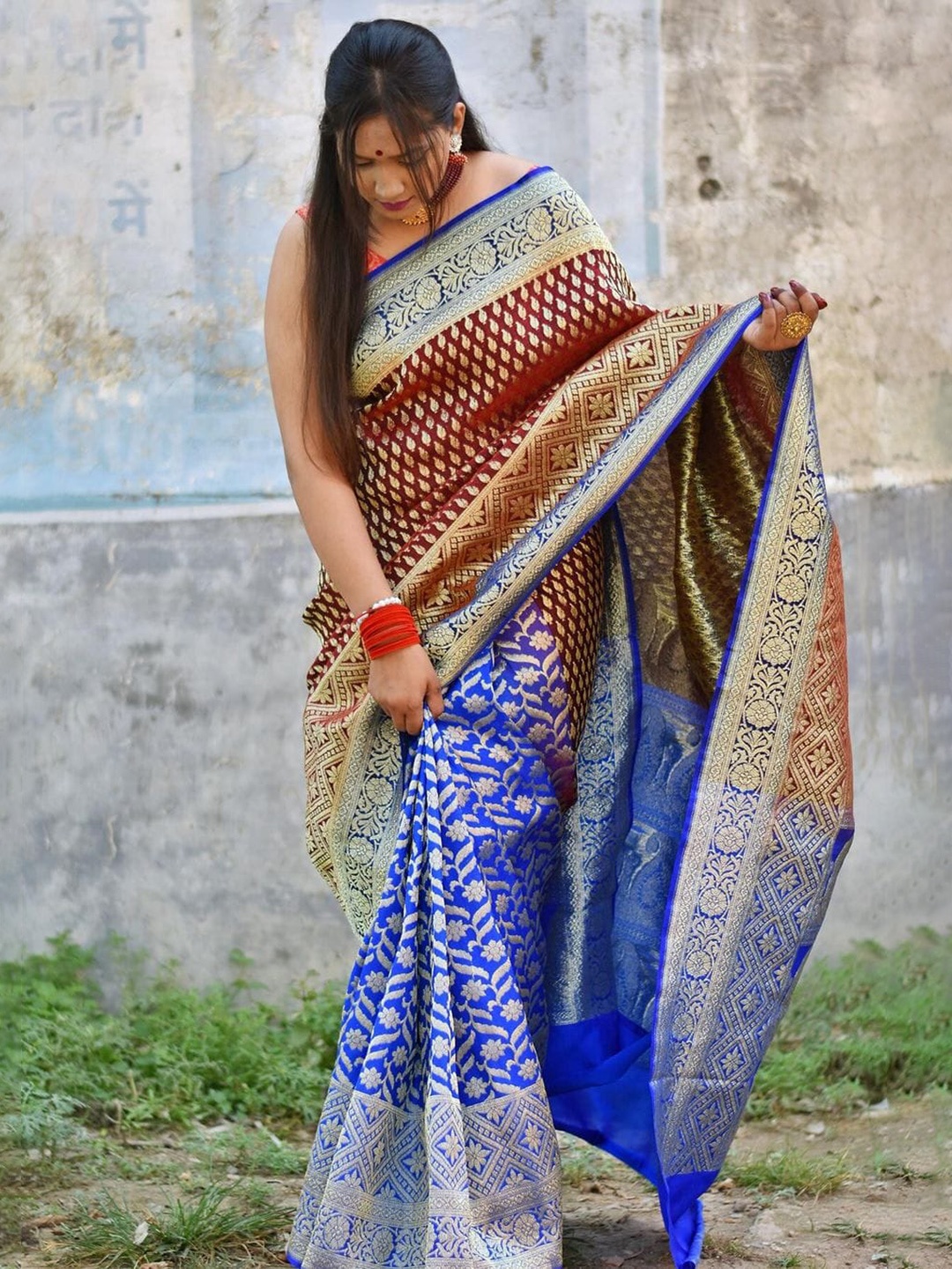 

MORLY Woven Design Zari Silk Blend Kanjeevaram Saree, Maroon