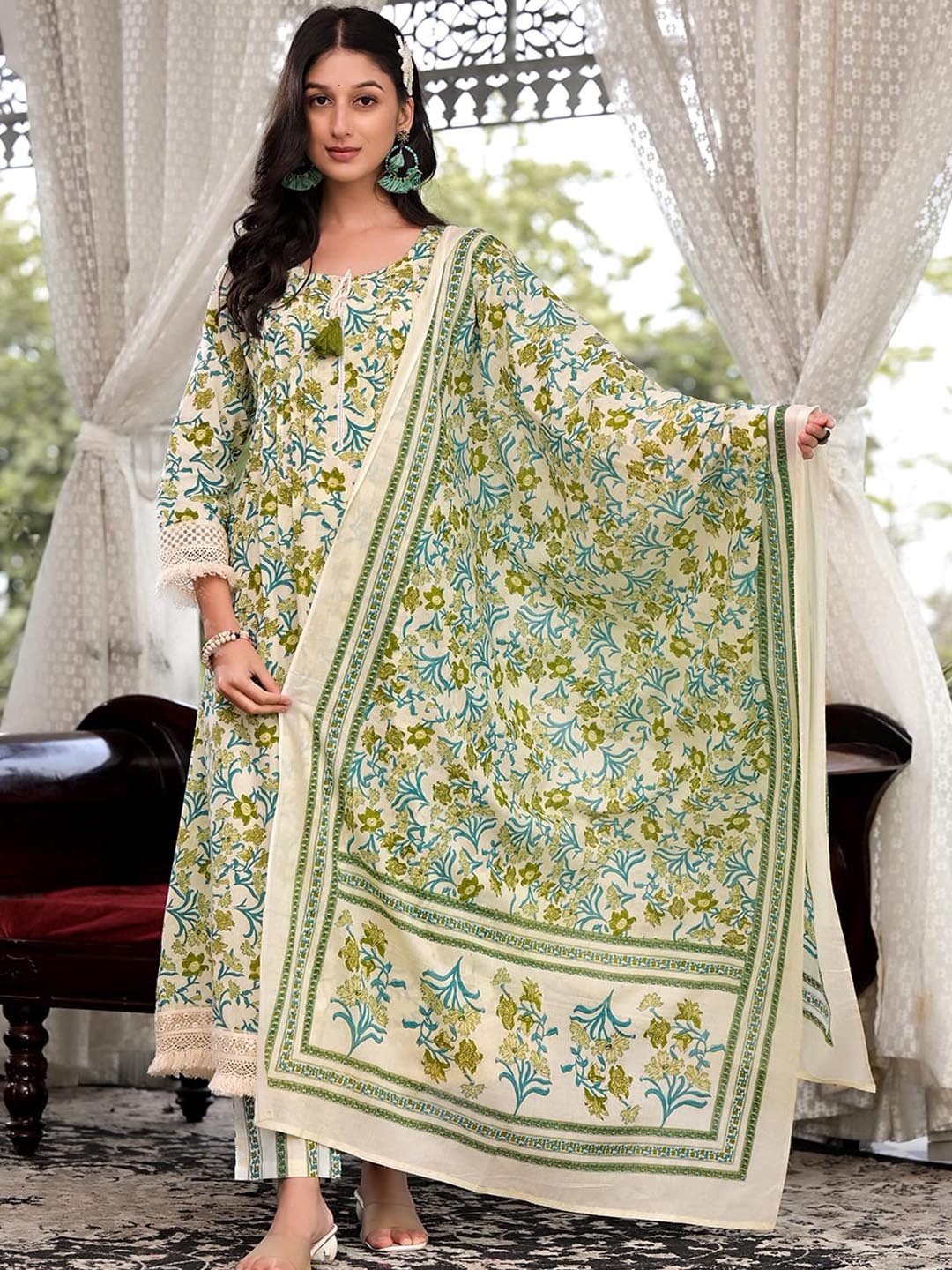 

Vastramyaa Floral Printed Empire Sequinned Pure Cotton Kurta with Trousers & With Dupatta, Green