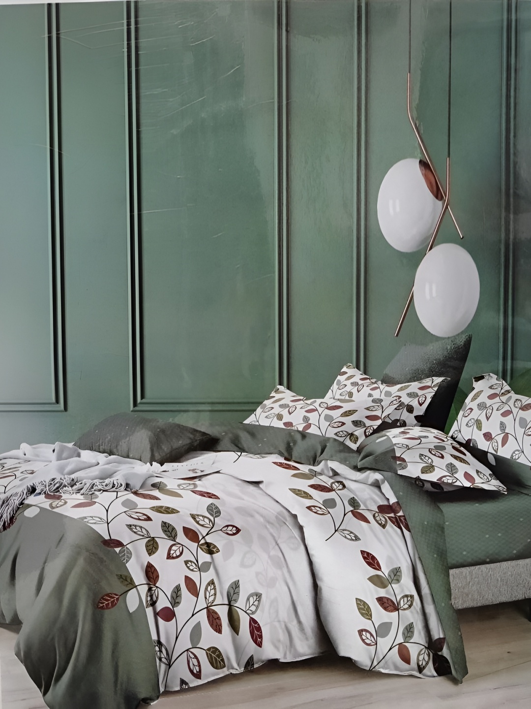 

Signature Grey & Green Floral 160 TC King Bedsheet with 2 Pillow Covers