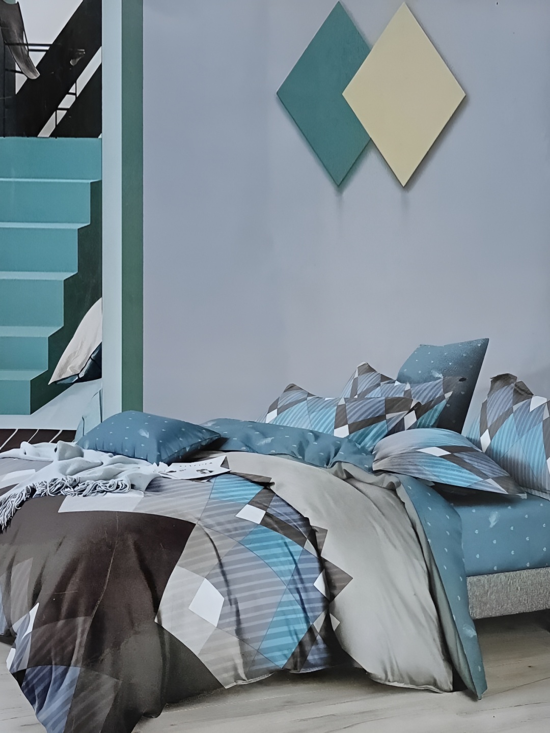 

Signature Blue & White Floral 160 TC King Bedsheet with 2 Pillow Covers