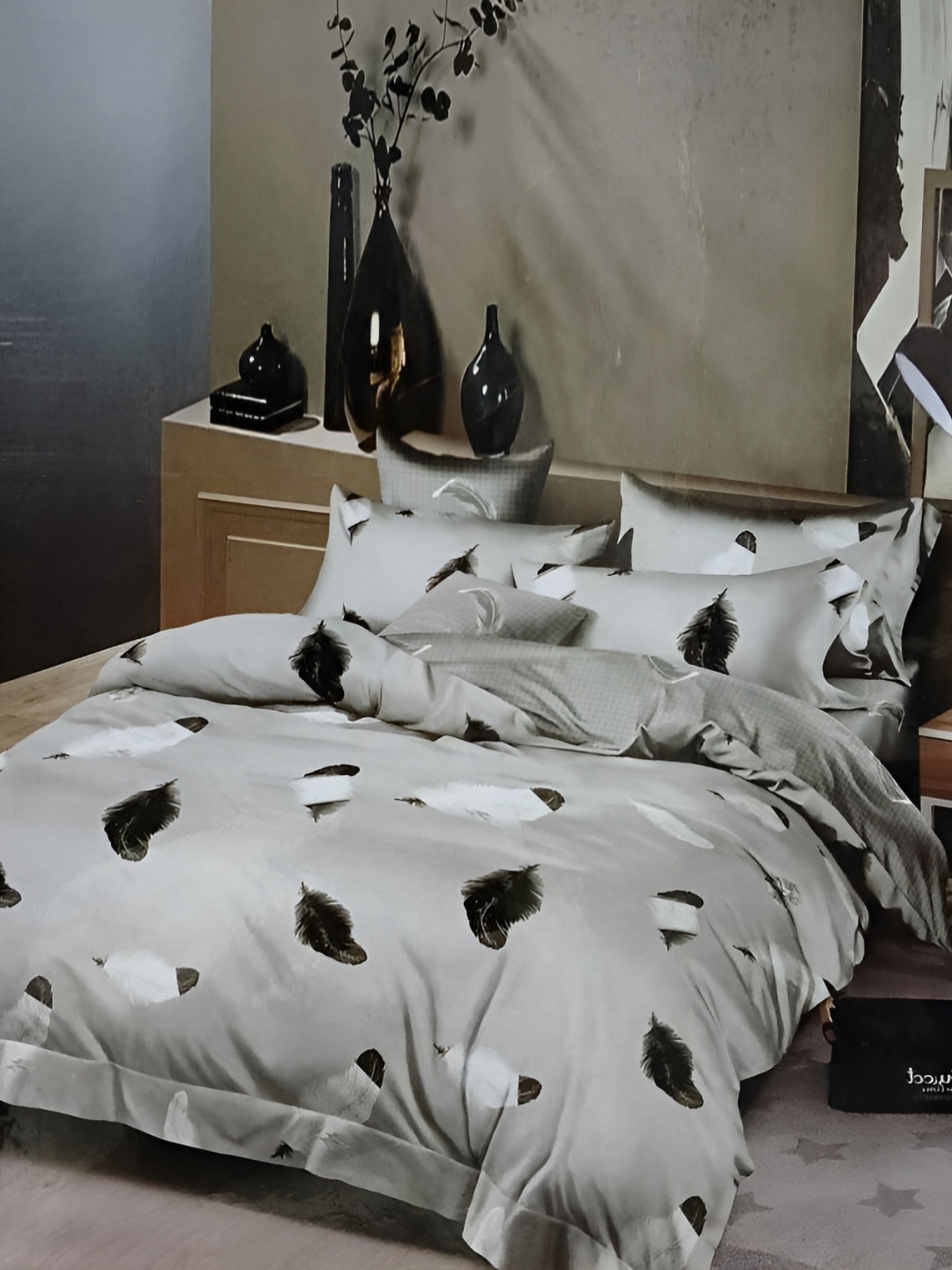 

Signature Grey & Black Floral 160 TC King Bedsheet with 2 Pillow Covers