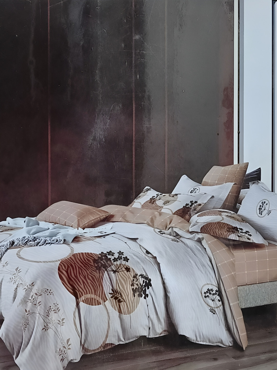

Signature White & Brown Floral 160 TC King Bedsheet with 2 Pillow Covers