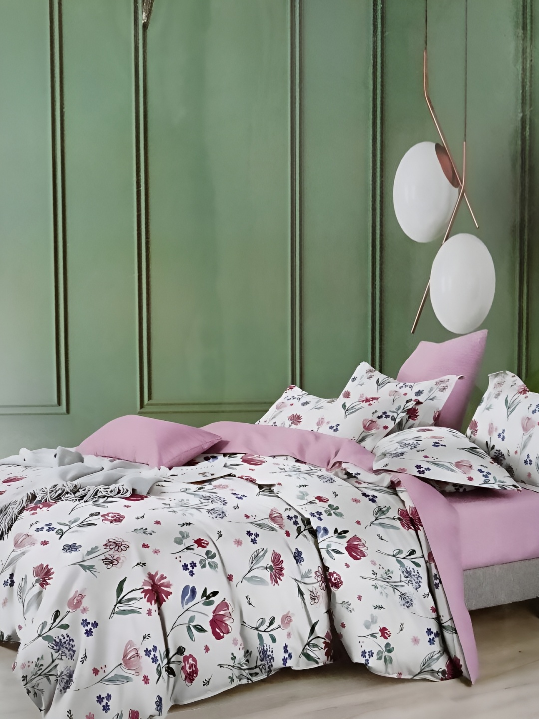 

Signature White & Red Floral 160 TC King Bedsheet with 2 Pillow Covers