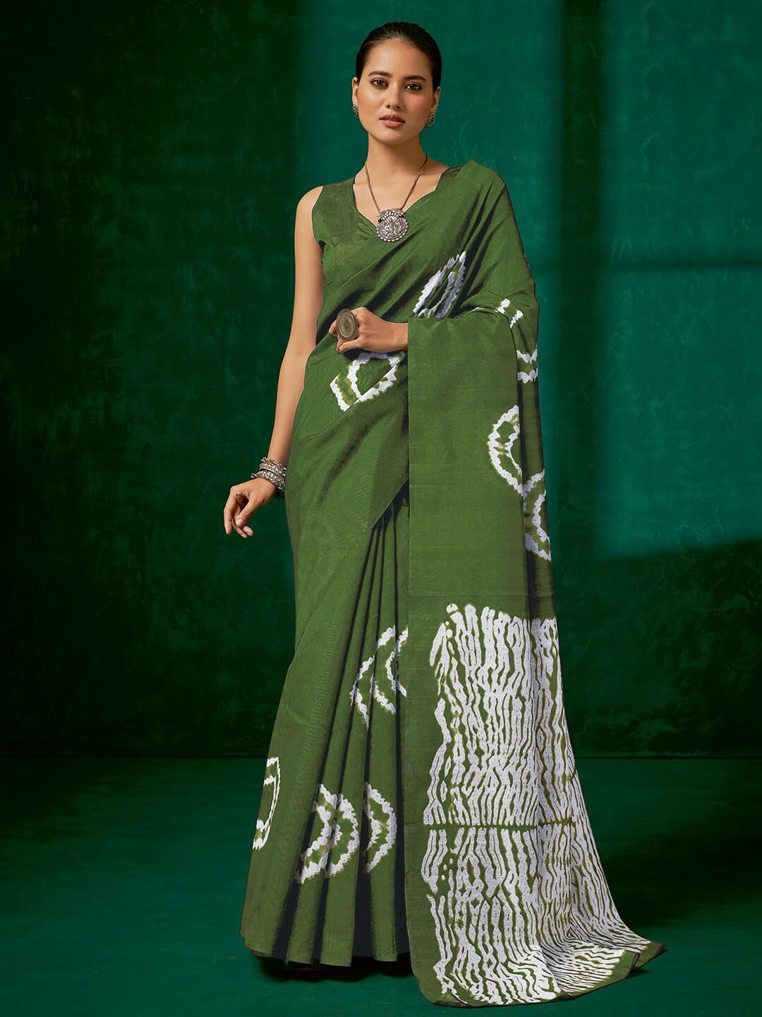 

Mitera Batik Dyed Art Silk Block Print Saree, Green