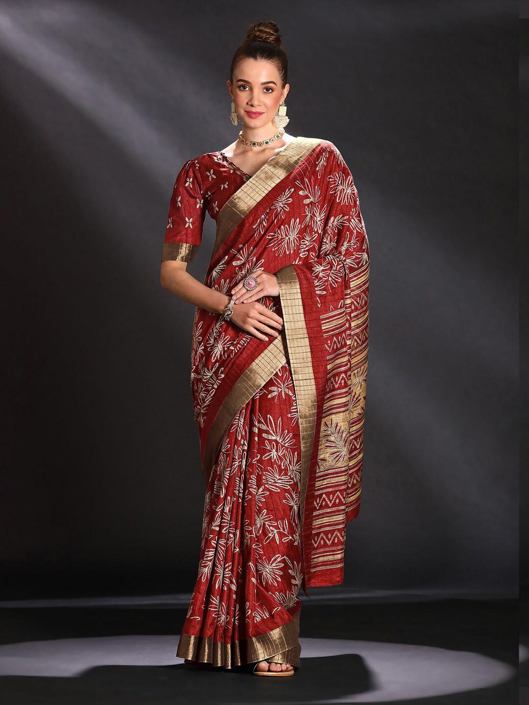 

Saree mall Floral Printed Zari Sungudi Sarees, Maroon