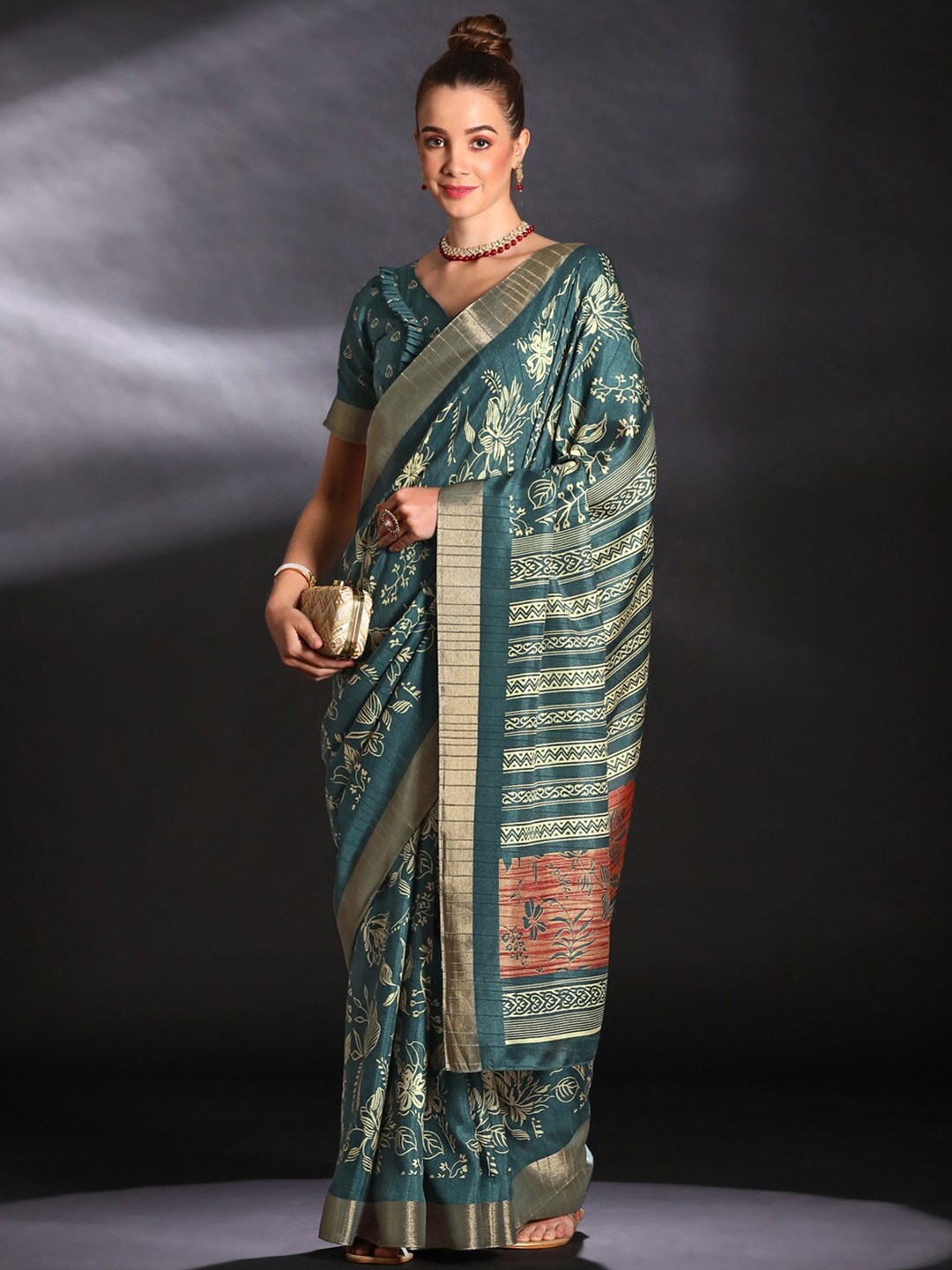 

Saree mall Floral Zari Silk Blend Sungudi Sarees, Teal