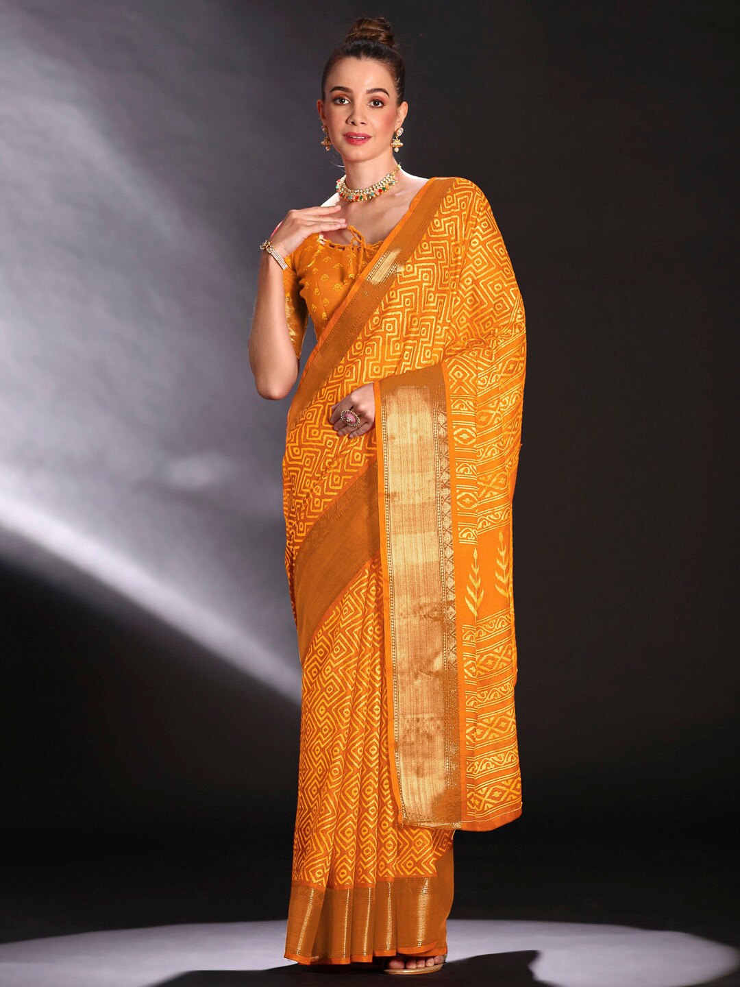 

Saree mall Geometric Printed Zari Sungudi Saree, Yellow