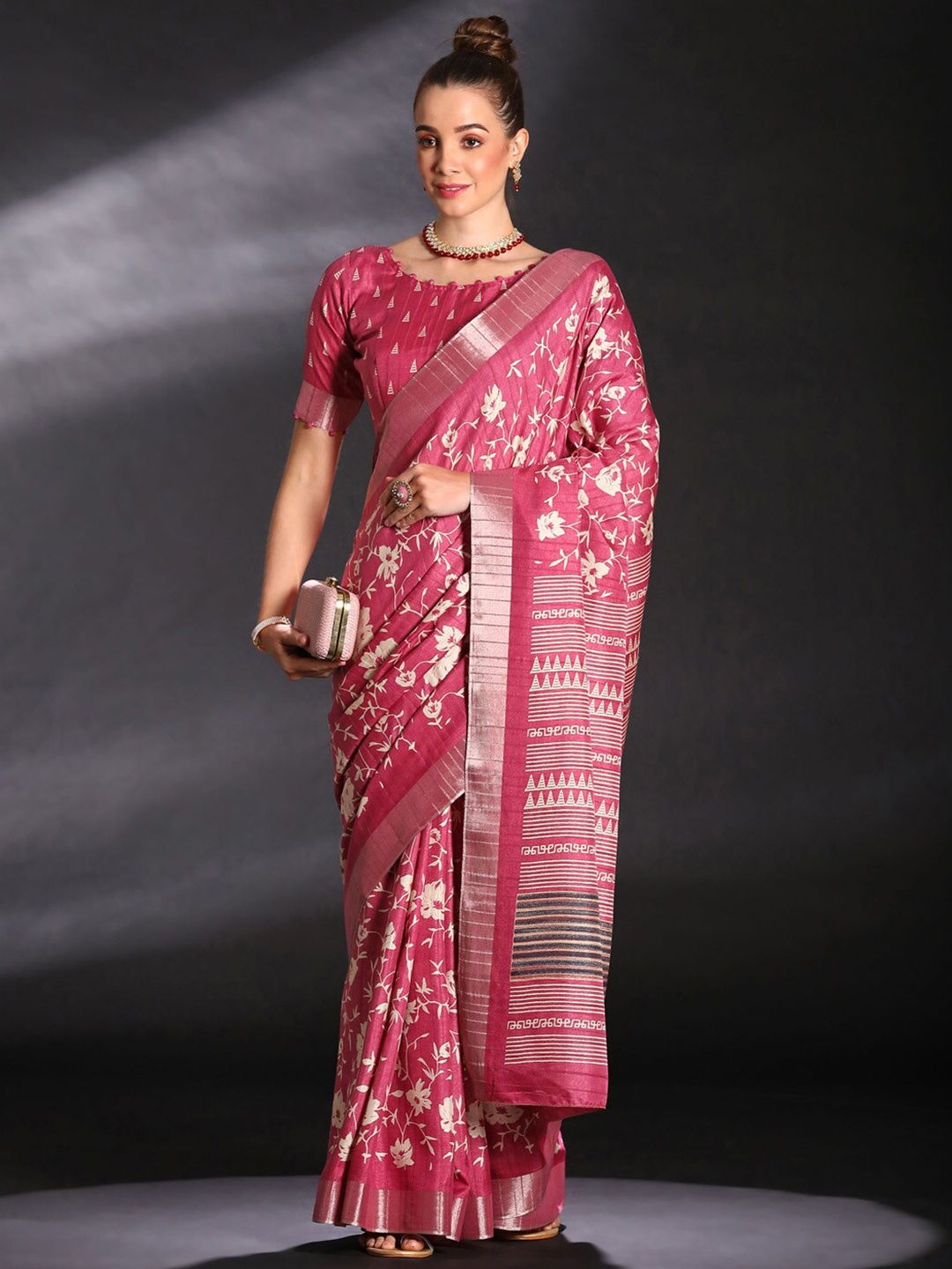 

Saree mall Floral Zari Silk Blend Sungudi Sarees, Pink