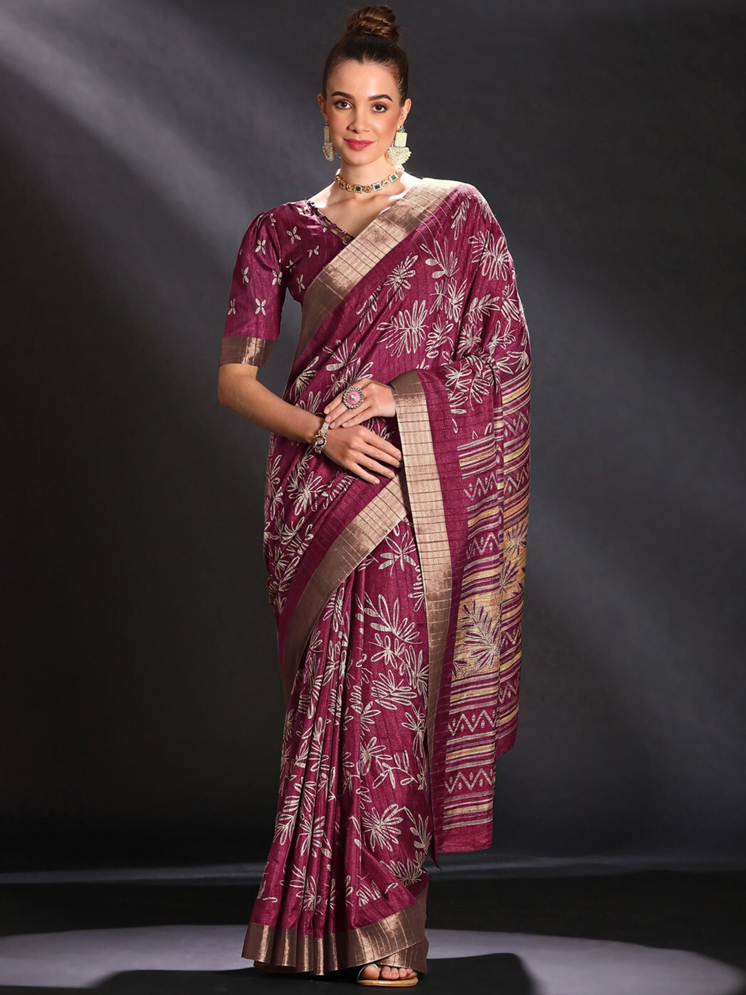 

Saree mall Floral Printed Zari Sungudi Sarees, Magenta