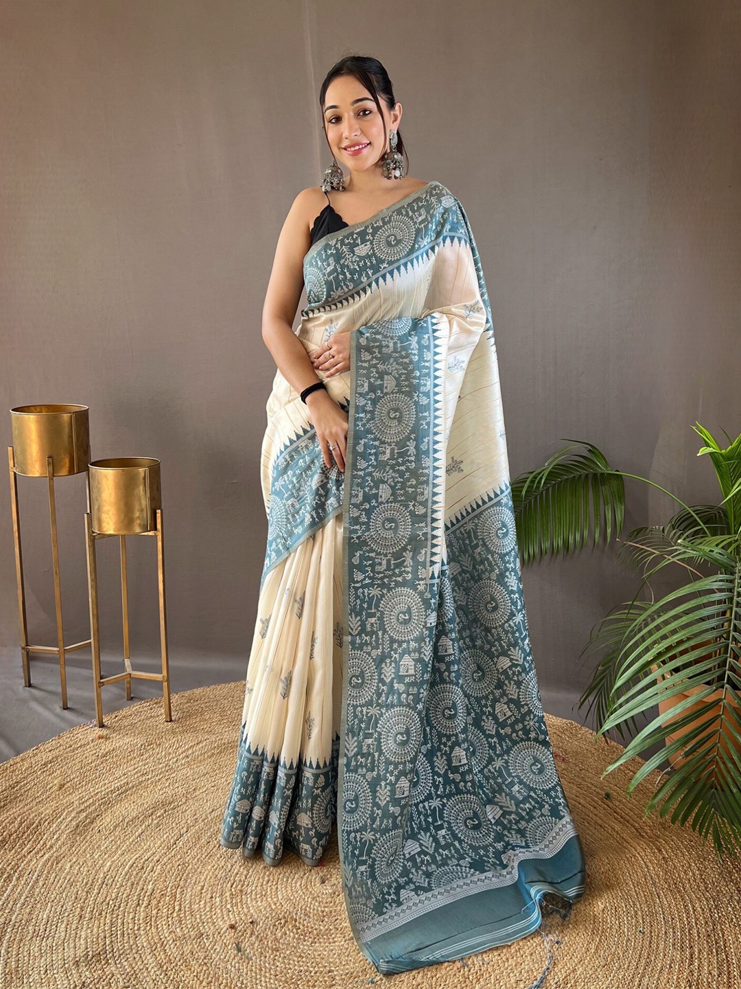 

LeeliPeeri Designer Ethnic Motifs Printed Saree, Grey