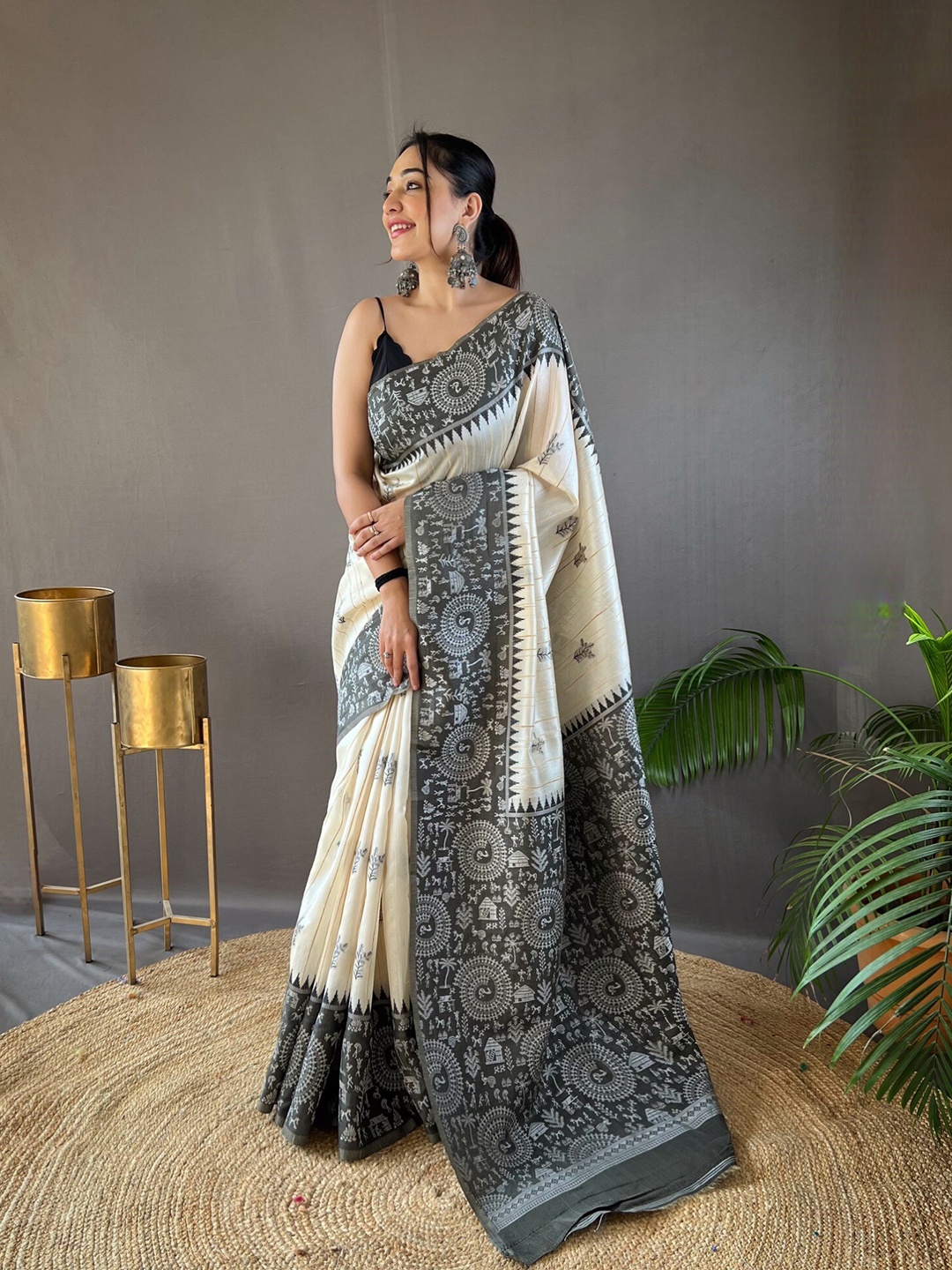 

LeeliPeeri Designer Ethnic Motifs Woven Design Zari Saree, Black