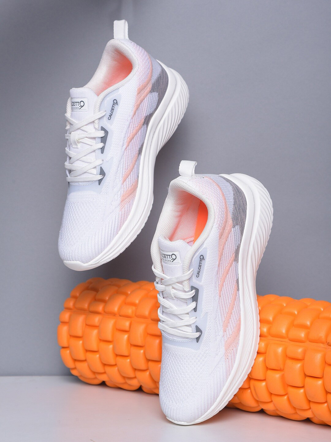 

Calcetto CLT-2034 Men Mesh Running Shoes, White