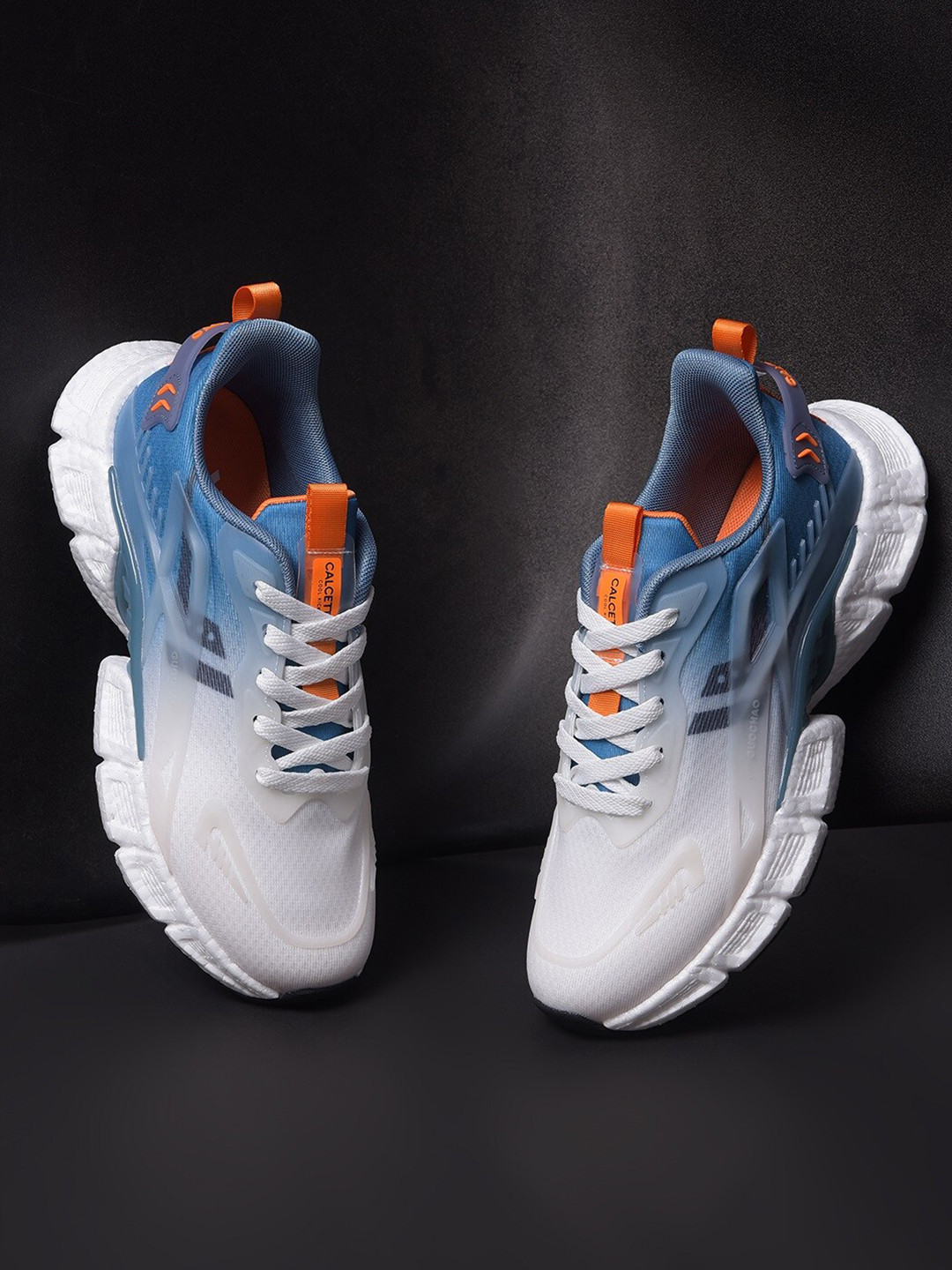 

Calcetto Men Textured Lace-Up Running Shoes, White