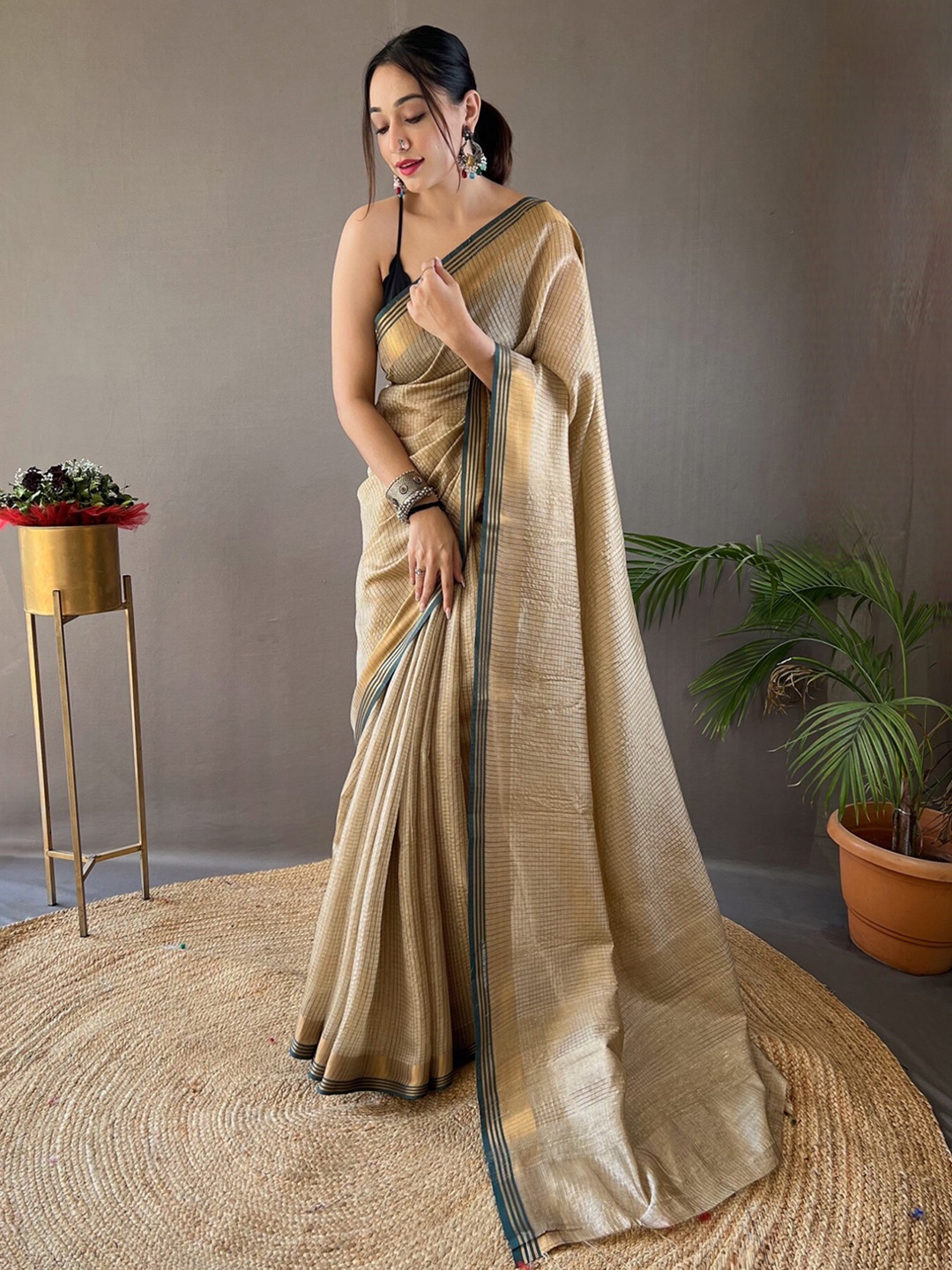 

LeeliPeeri Designer Checked Woven Design Zari Saree, Cream