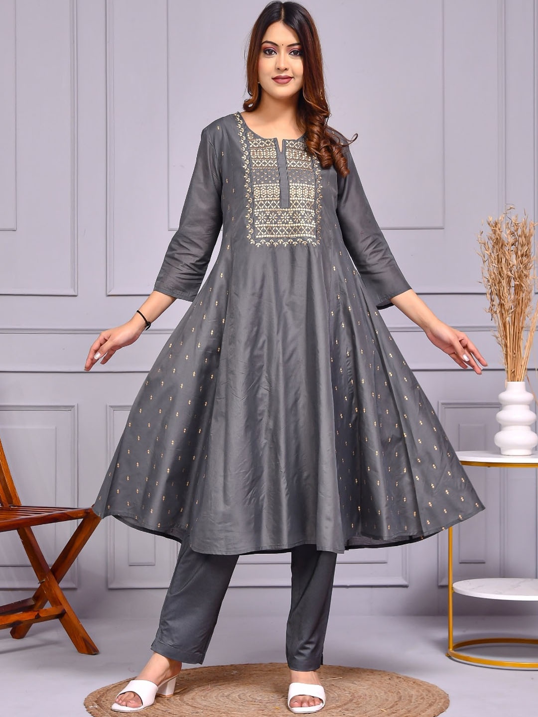 

Aspriya Floral Embroidered Regular Chanderi Silk Kurta with Trousers & Dupatta, Grey