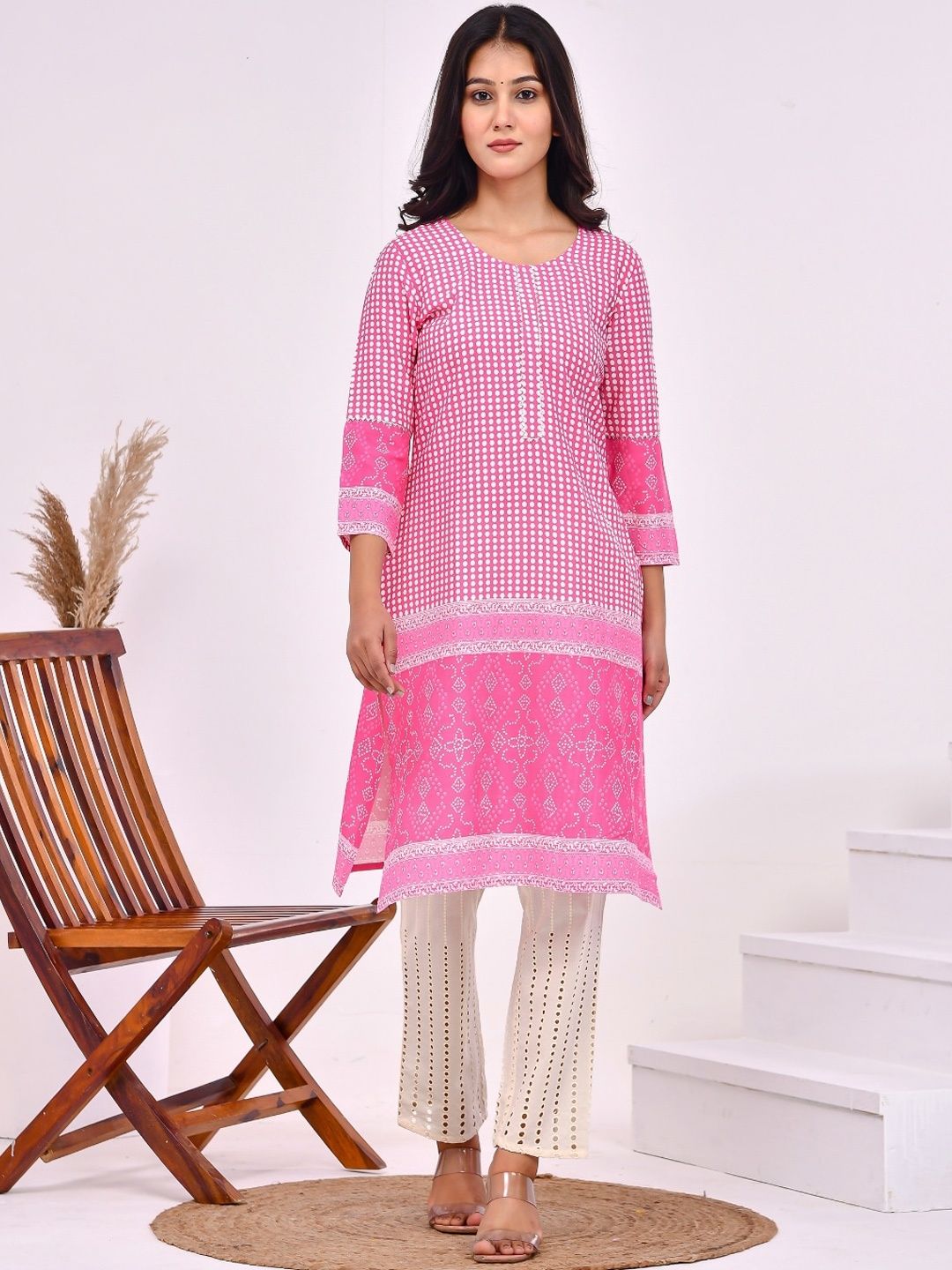 

Aspriya Round Neck Geometric Printed Regular Kurta with Trousers, Pink