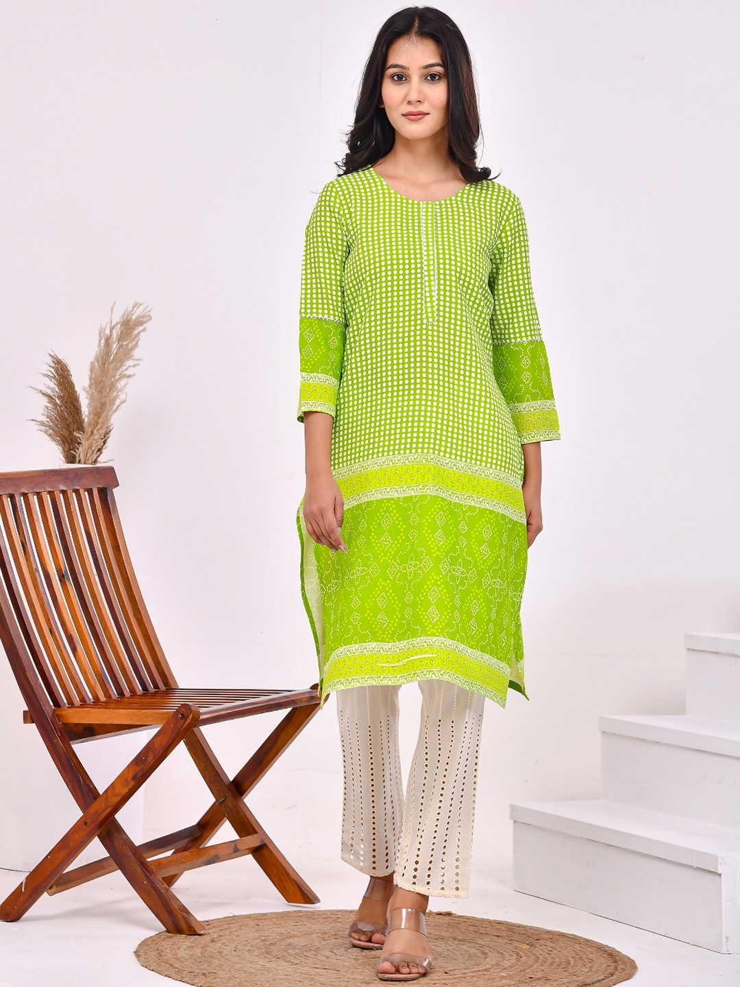 

Aspriya Ethnic Motifs Printed Straight Kurta With Trousers, Green