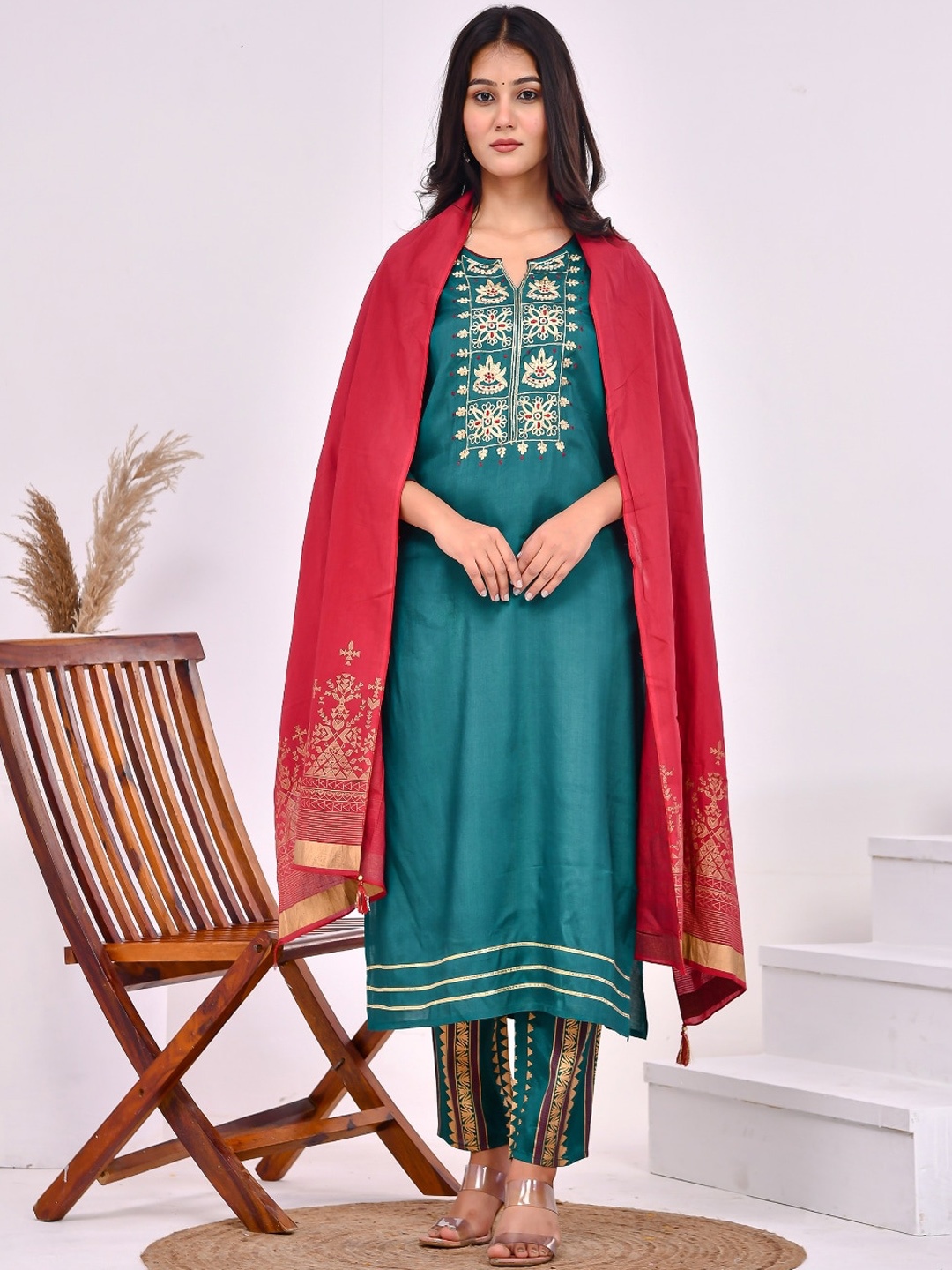 

Aspriya Ethnic Motifs Yoke Design Straight Kurta with Trousers & With Dupatta, Green