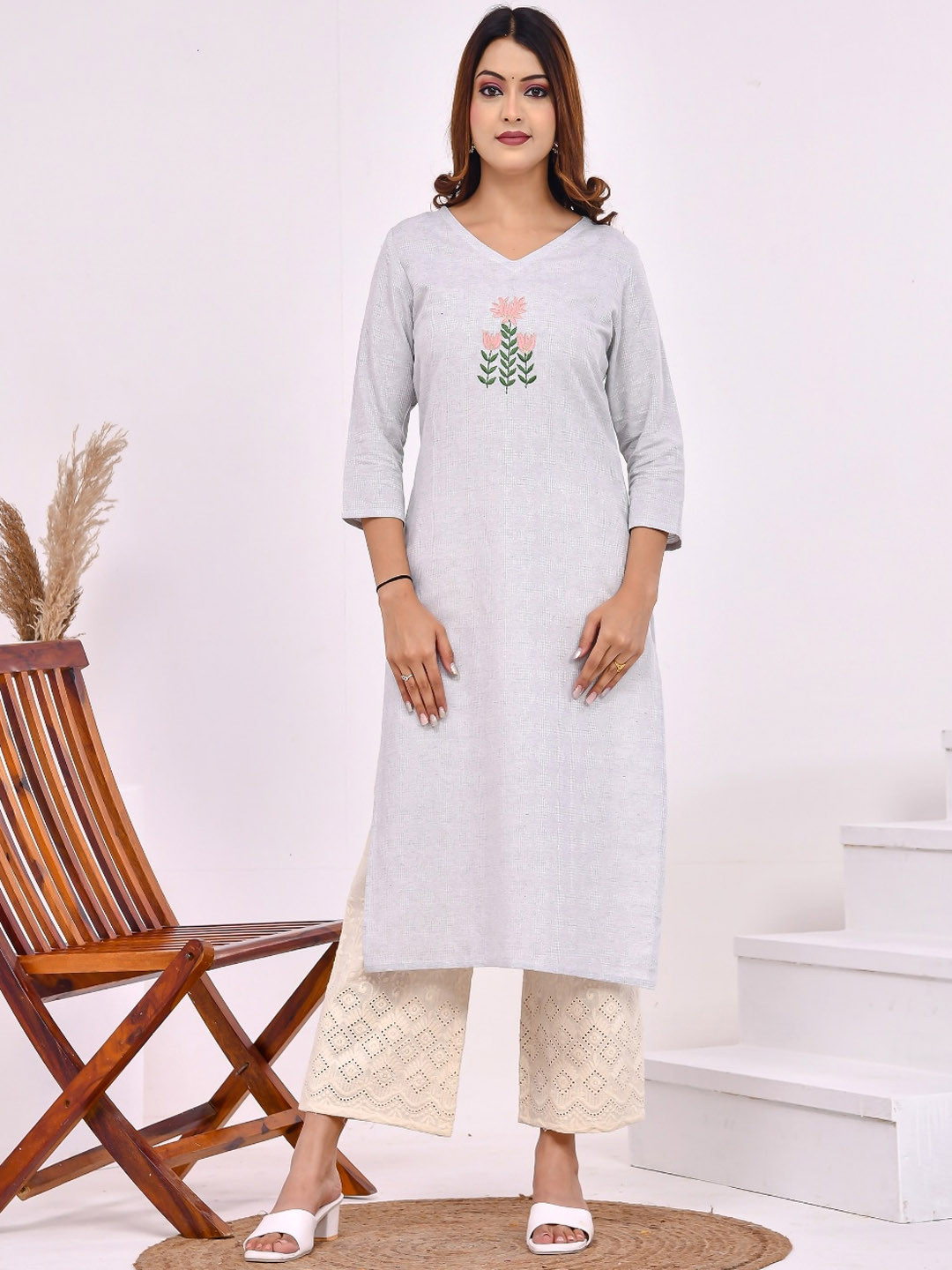 

Aspriya Floral Embroidered Regular Pure Cotton Straight Kurta with Trousers, Grey