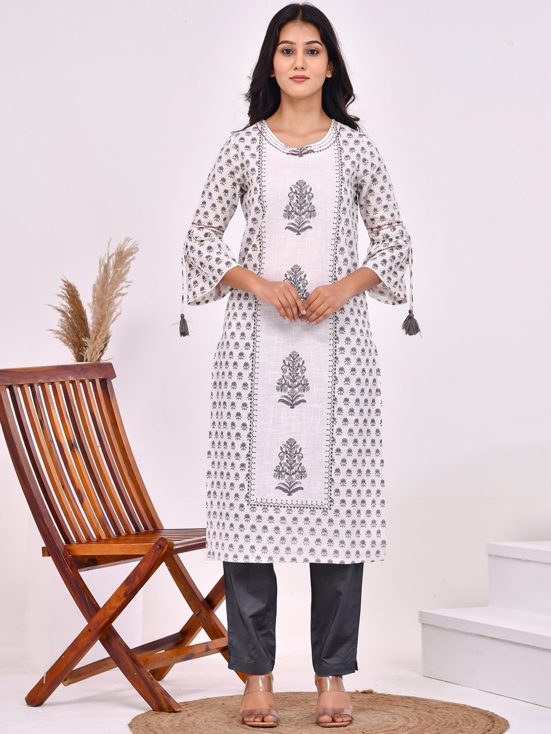 

Aspriya Floral Printed Straight Pure Cotton Kurta with Trousers, Off white