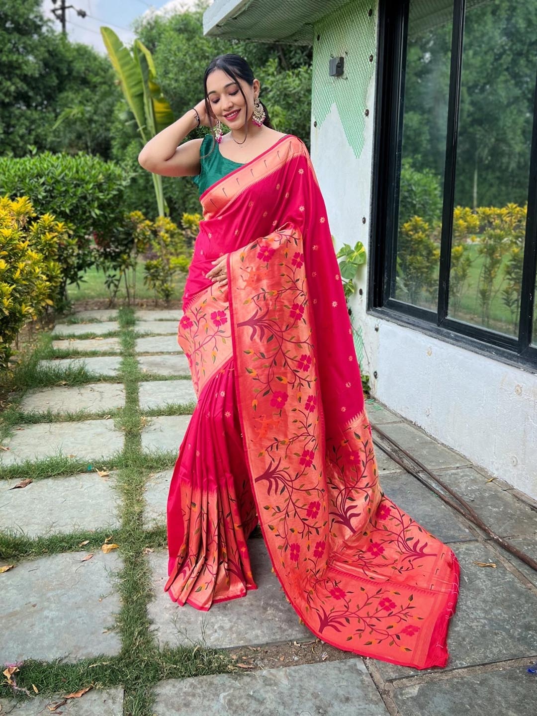 

LeeliPeeri Designer Floral Woven Design Zari Paithani Saree, Pink