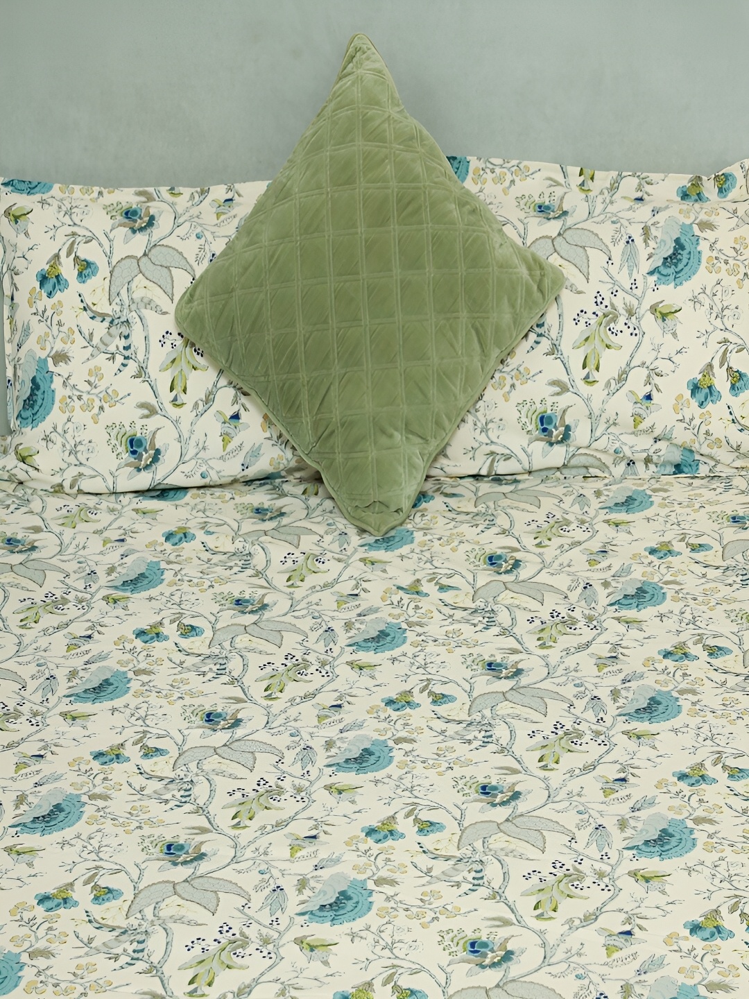 Srijee Decors Off White & Blue Floral 250 TC Fitted King Bedsheet With 2 Pillow Covers