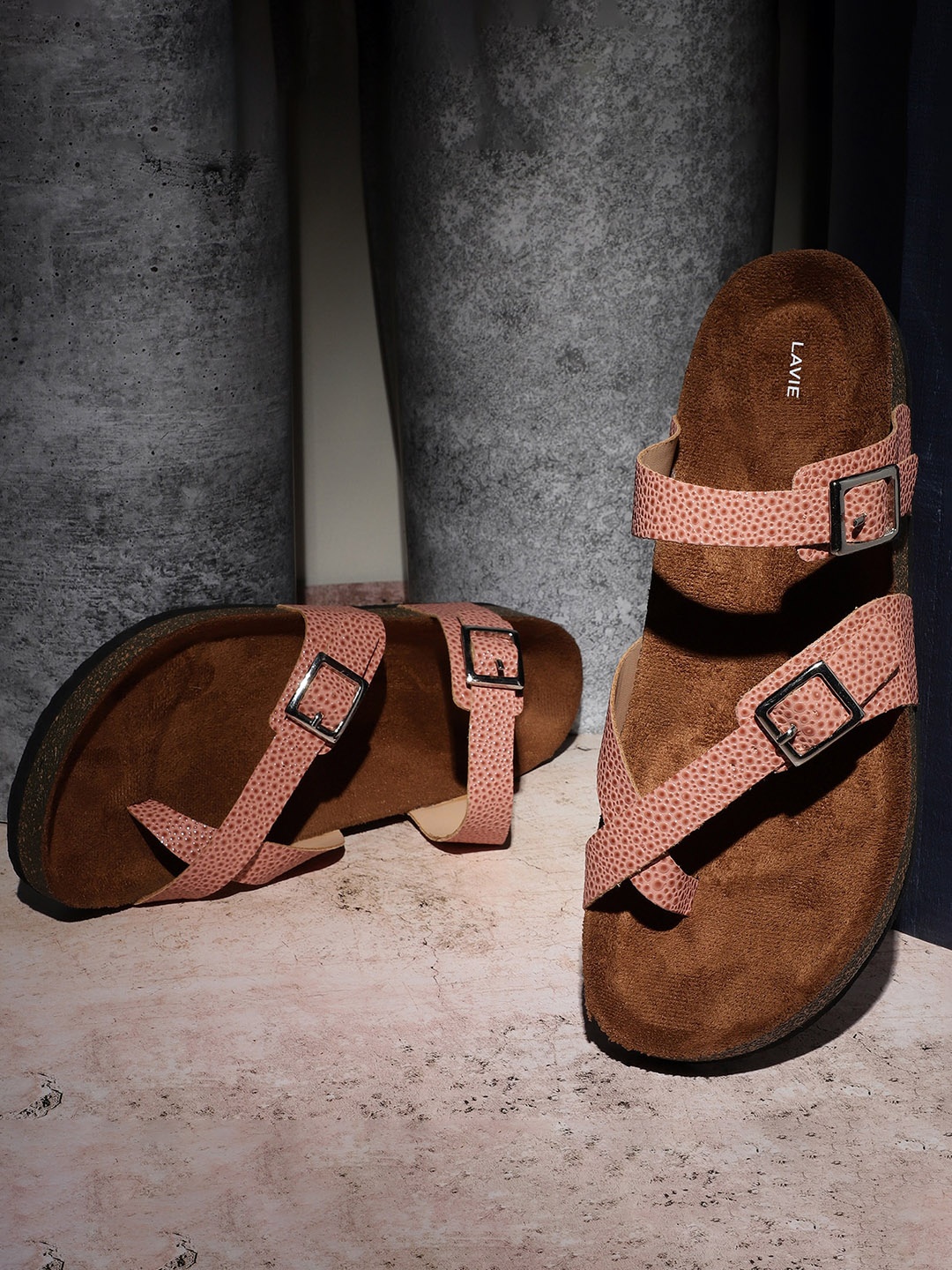 

The Roadster Lifestyle Co. Textured One Toe Flats With Buckles Detail, Pink