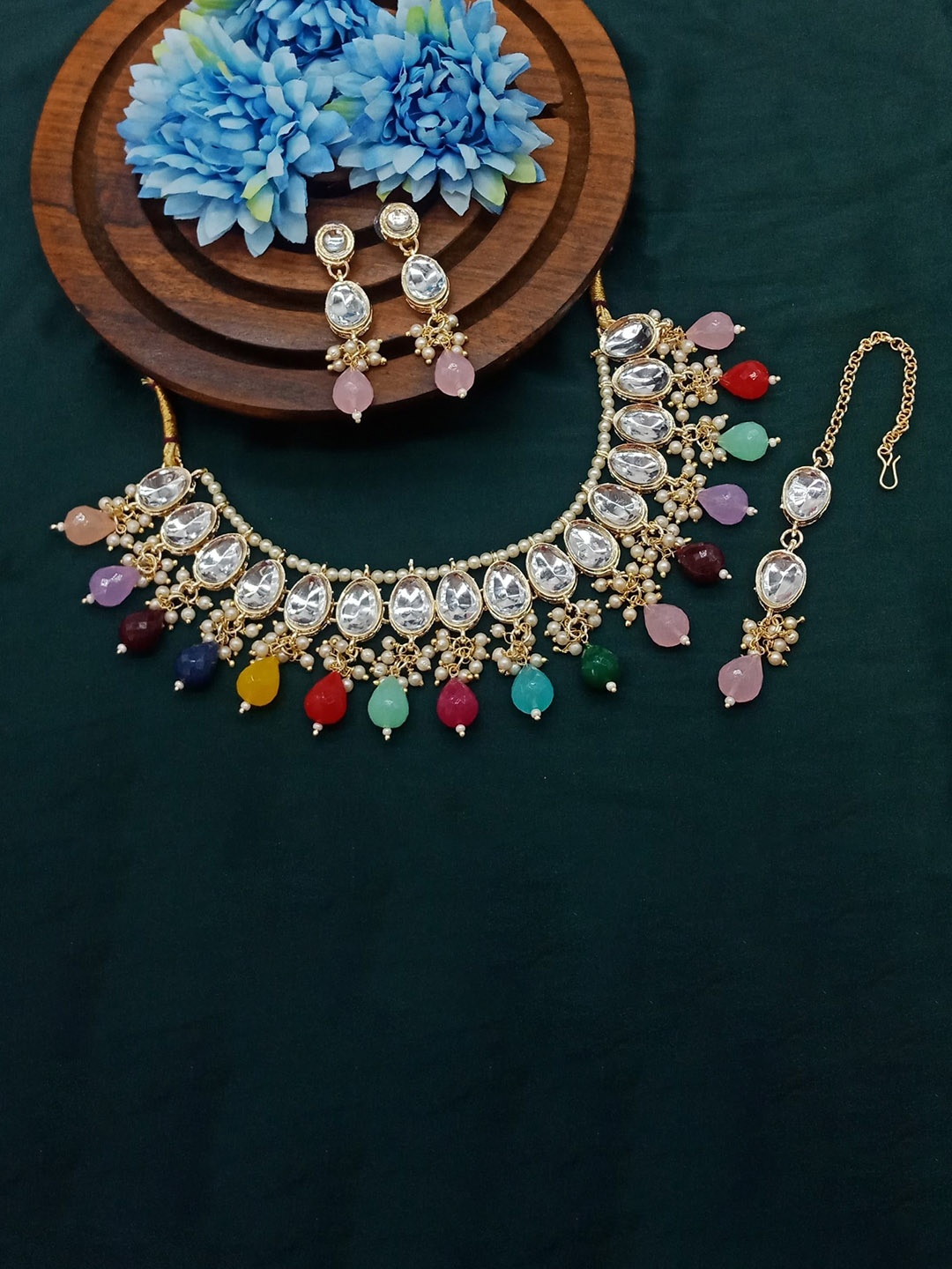 

AASHISH IMITATION Gold-Plated Kundan-Studded & Beaded Jewellery Set