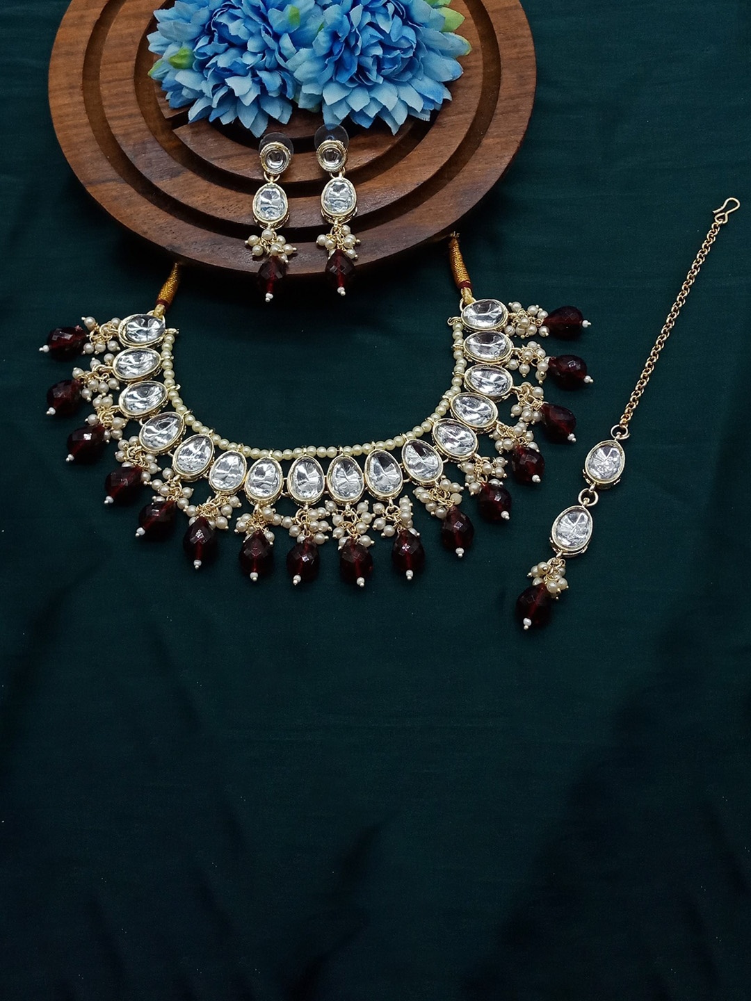 

AASHISH IMITATION Gold-Plated Kundan-Studded & Beaded Jewellery Set