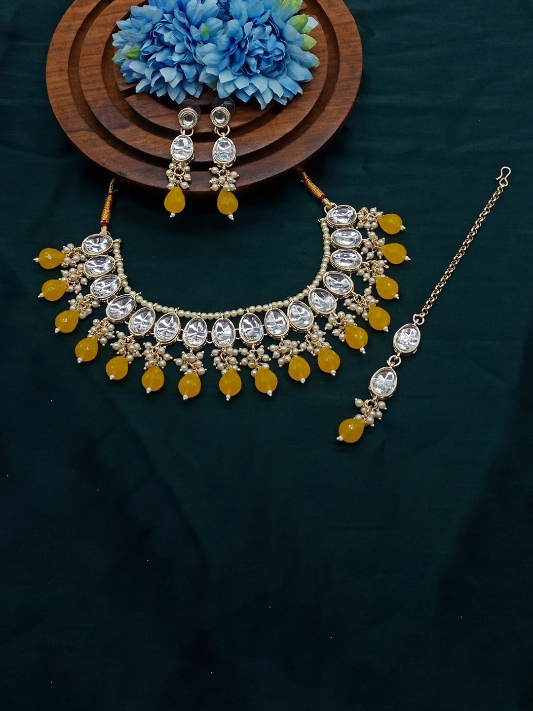 

AASHISH IMITATION Gold-Plated Kundan Studded Jewellary Set