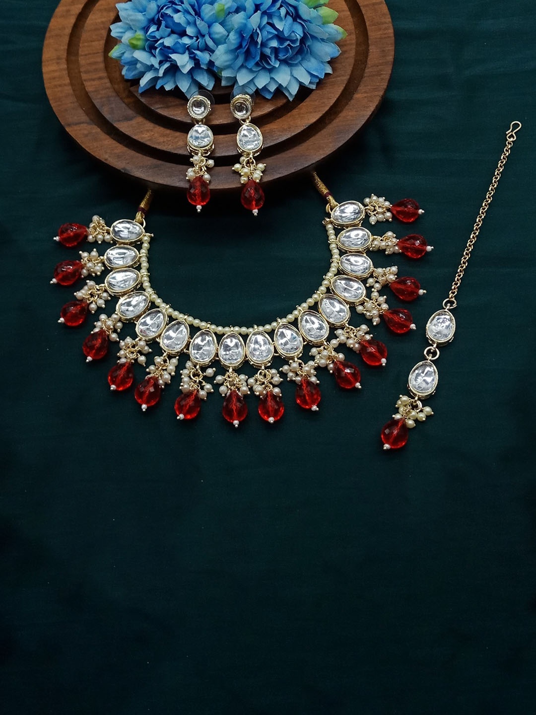 

AASHISH IMITATION Gold-Plated Kundan-Studded & Beaded Jewellery Set